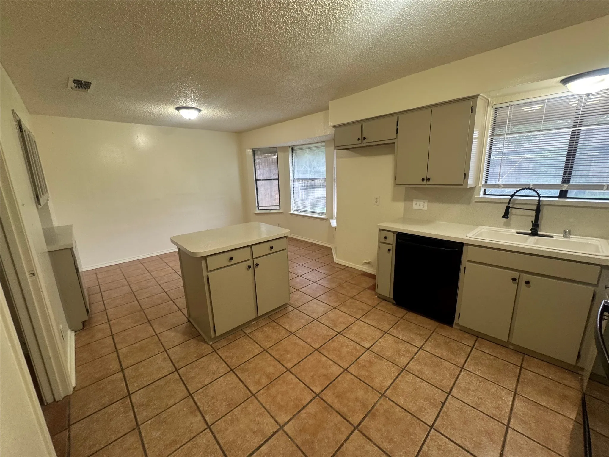 Single Family Residence For Rent in Tarrant County , 5604 Fireside Drive, Arlington, Texas 76016, 3 Bedroom, 2 Bathroom, 2 Garage spaces, 1,426 Sqft, built in 1978, mls#21282525, Real Estate Agent in Arlington, Homes For Rent in Tarrant county, Homes For Rent in Arlington, Realtor in Arlington Texas, Real Estate Brokerage Independent Realty Texas, Luminita Cordes Realtor