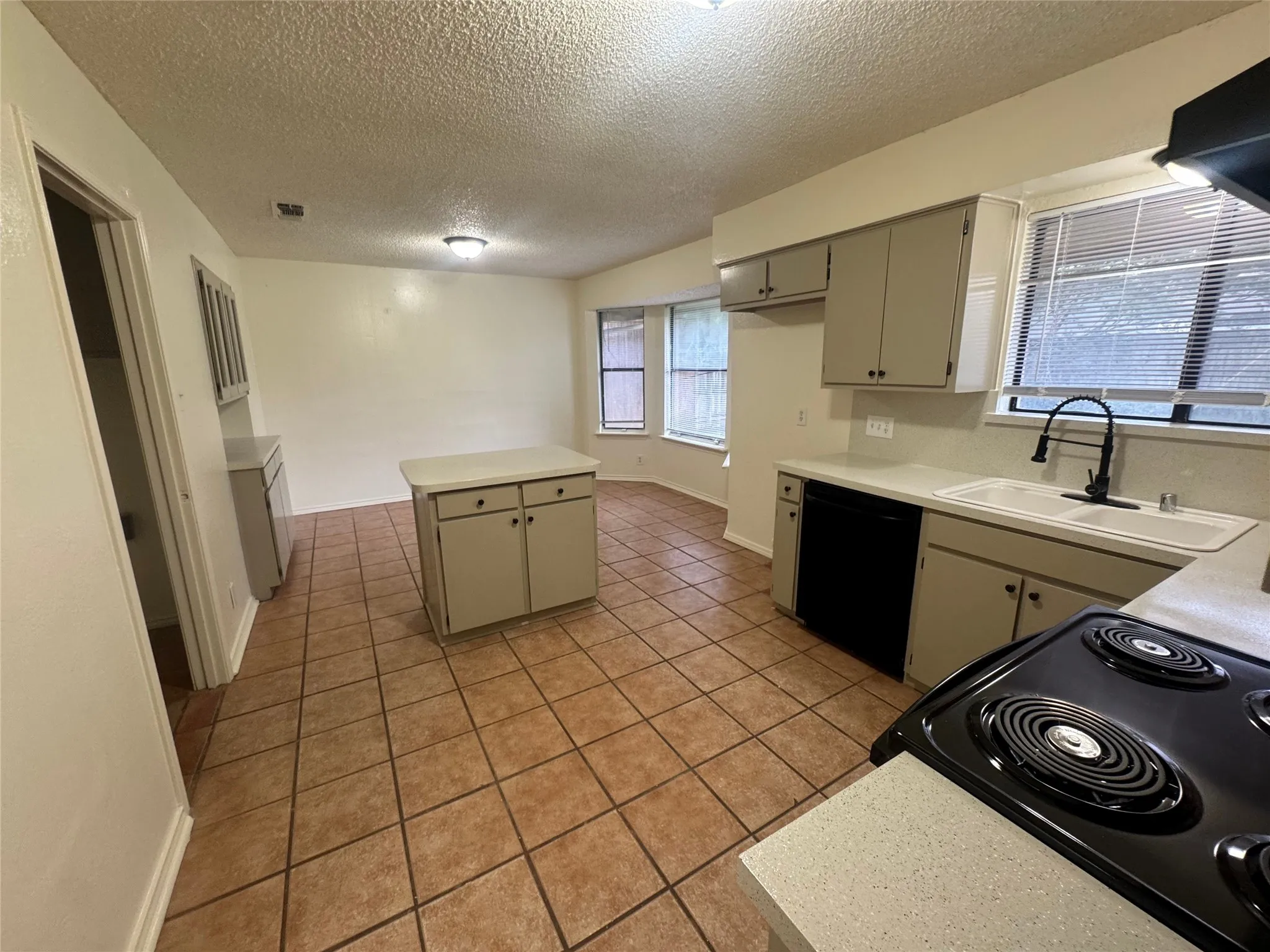 Single Family Residence For Rent in Tarrant County , 5604 Fireside Drive, Arlington, Texas 76016, 3 Bedroom, 2 Bathroom, 2 Garage spaces, 1,426 Sqft, built in 1978, mls#21282525, Real Estate Agent in Arlington, Homes For Rent in Tarrant county, Homes For Rent in Arlington, Realtor in Arlington Texas, Real Estate Brokerage Independent Realty Texas, Luminita Cordes Realtor