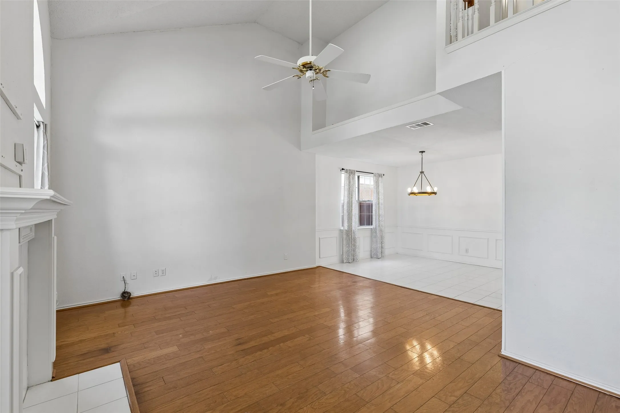 Single Family Residence For Sale in Dallas County , 2212 Meadowstone Drive, Carrollton, Texas 75006, 3 Bedroom, 3 Bathroom, 2 Garage spaces, 1,930 Sqft, built in 1992, mls#21277755, Real Estate Agent in Carrollton, Homes For Sale in Dallas county, Homes For Sale in Carrollton, Realtor in Carrollton Texas, Real Estate Brokerage Independent Realty Texas, Luminita Cordes Realtor