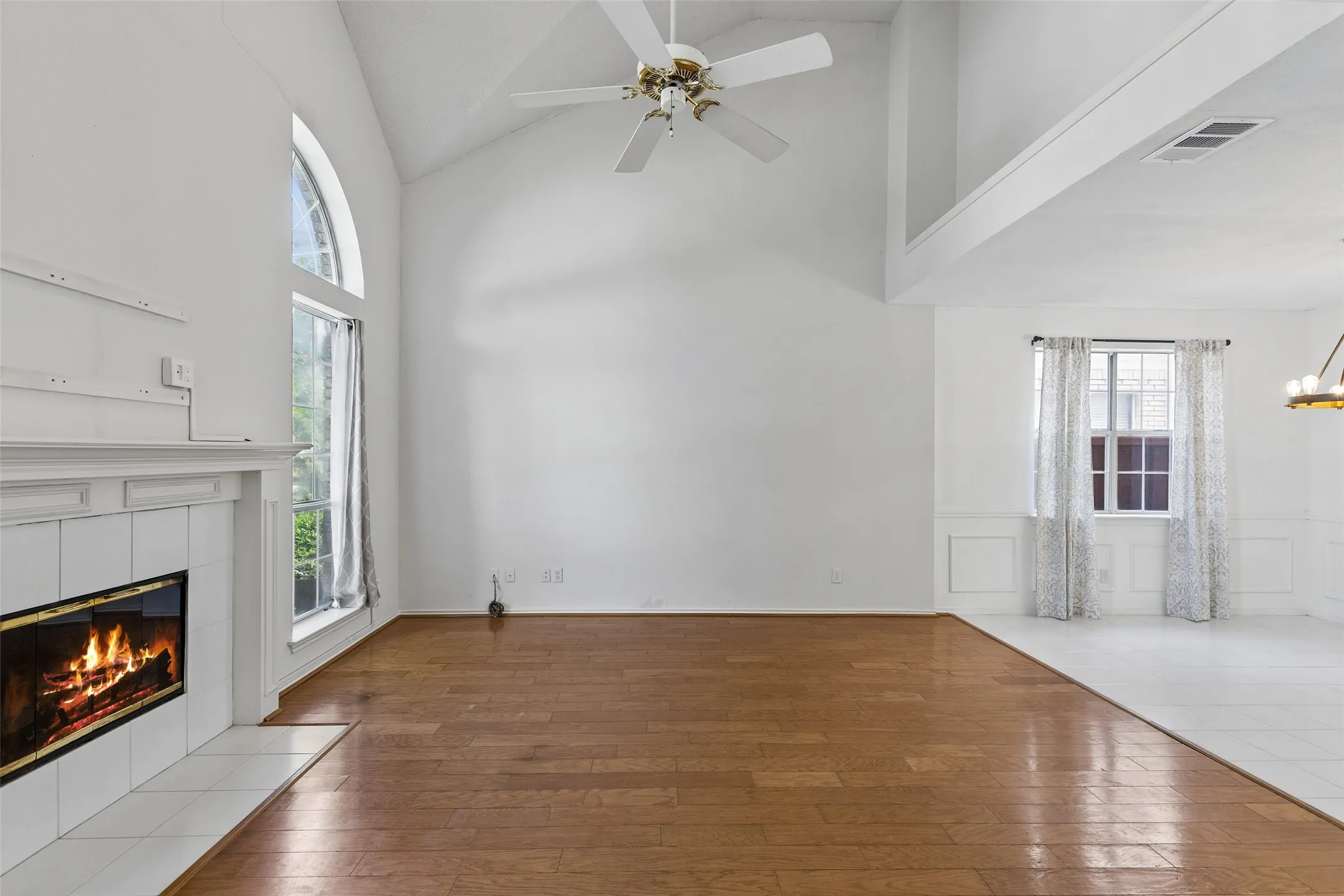 Single Family Residence For Sale in Dallas County , 2212 Meadowstone Drive, Carrollton, Texas 75006, 3 Bedroom, 3 Bathroom, 2 Garage spaces, 1,930 Sqft, built in 1992, mls#21277755, Real Estate Agent in Carrollton, Homes For Sale in Dallas county, Homes For Sale in Carrollton, Realtor in Carrollton Texas, Real Estate Brokerage Independent Realty Texas, Luminita Cordes Realtor