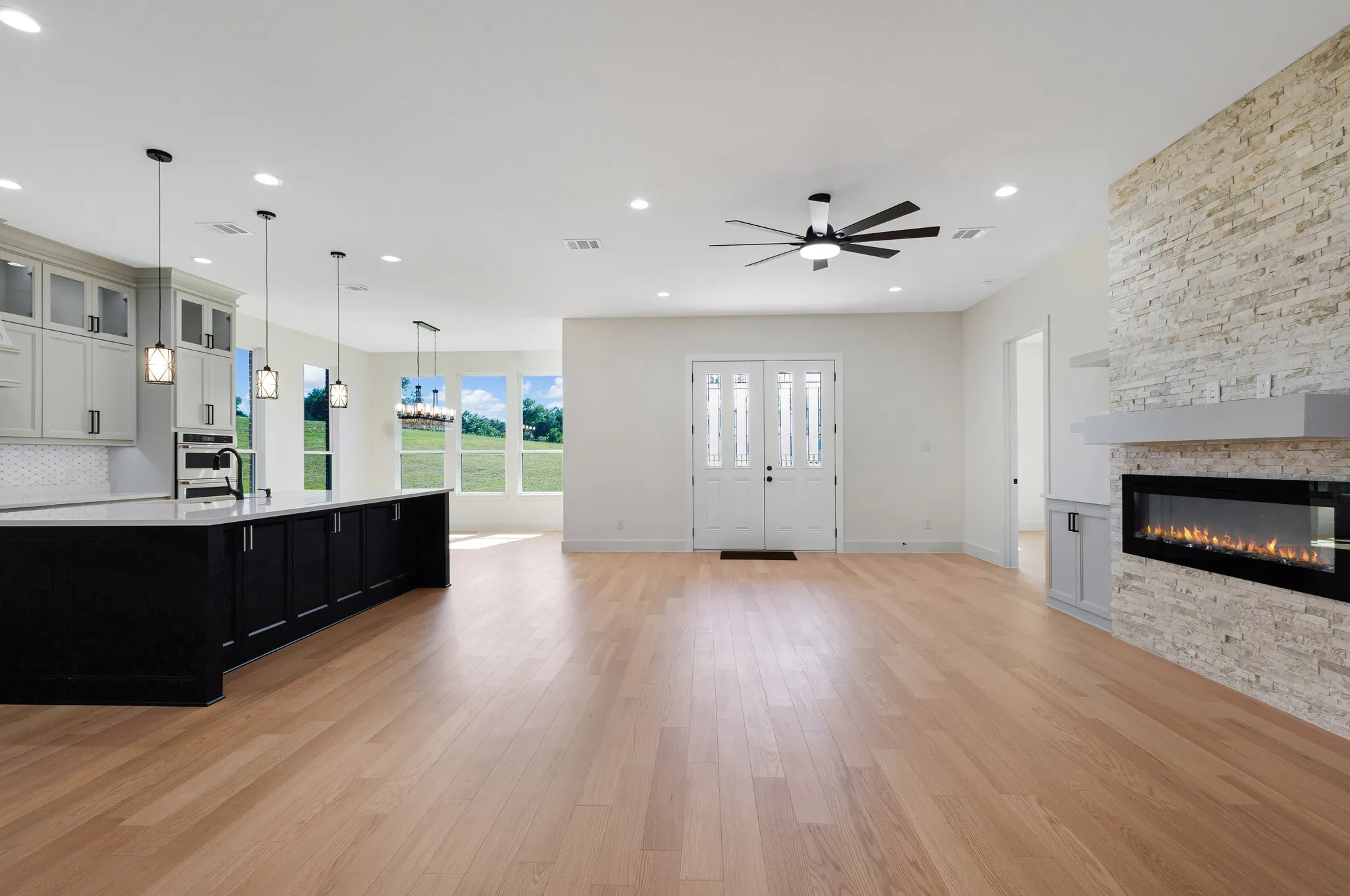 Single Family Residence For Sale in Navarro County , 101 Crepe Myrtle, Corsicana, Texas 75109, 5 Bedroom, 5 Bathroom, 2 Garage spaces, 3,973 Sqft, built in 2024, mls#21265080, Real Estate Agent in Corsicana, Homes For Sale in Navarro county, Homes For Sale in Corsicana, Realtor in Corsicana Texas, Real Estate Brokerage Independent Realty Texas, Luminita Cordes Realtor