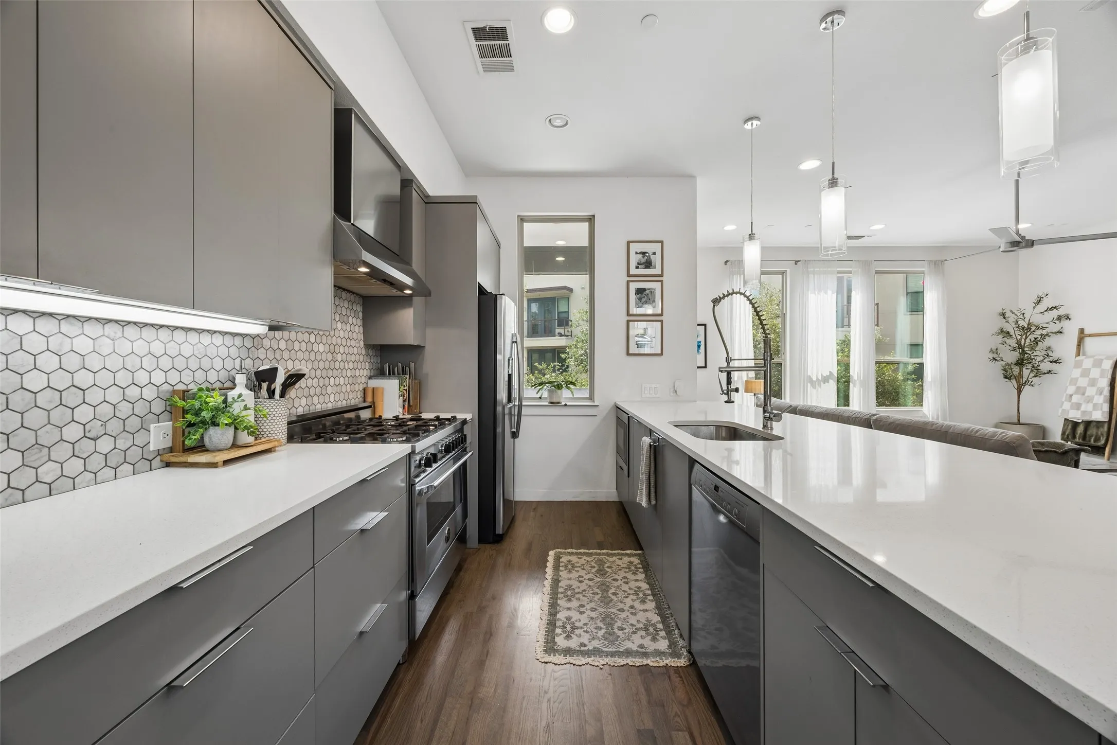 Condominium For Sale in Dallas County , 5734 Oram Street 102, Dallas, Texas 75206, 2 Bedroom, 3 Bathroom, 2 Garage spaces, 1,701 Sqft, built in 2017, mls#21282473, Real Estate Agent in Dallas, Homes For Sale in Dallas county, Homes For Sale in Dallas, Realtor in Dallas Texas, Real Estate Brokerage Independent Realty Texas, Luminita Cordes Realtor
