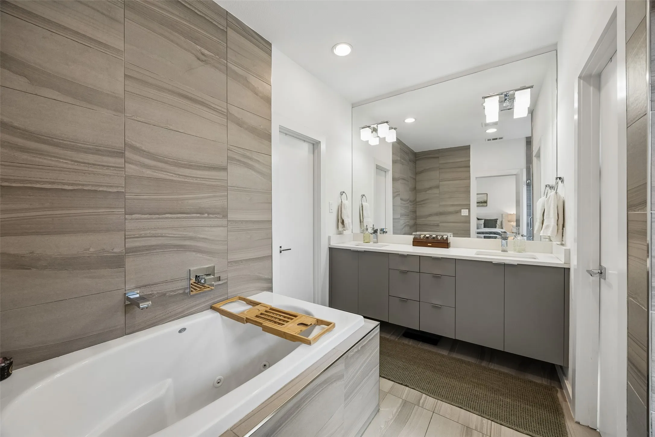 Condominium For Sale in Dallas County , 5734 Oram Street 102, Dallas, Texas 75206, 2 Bedroom, 3 Bathroom, 2 Garage spaces, 1,701 Sqft, built in 2017, mls#21282473, Real Estate Agent in Dallas, Homes For Sale in Dallas county, Homes For Sale in Dallas, Realtor in Dallas Texas, Real Estate Brokerage Independent Realty Texas, Luminita Cordes Realtor