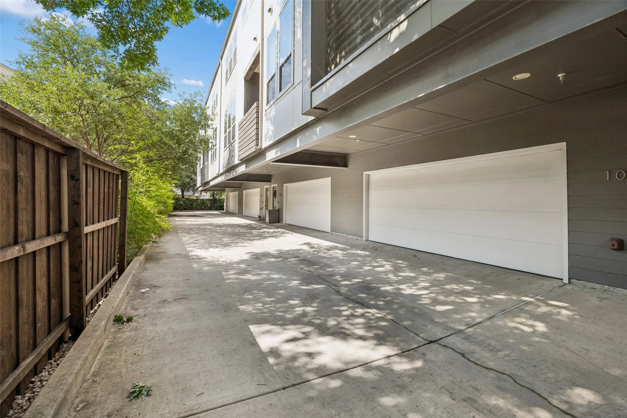 Condominium For Sale in Dallas County , 5734 Oram Street 102, Dallas, Texas 75206, 2 Bedroom, 3 Bathroom, 2 Garage spaces, 1,701 Sqft, built in 2017, mls#21282473, Real Estate Agent in Dallas, Homes For Sale in Dallas county, Homes For Sale in Dallas, Realtor in Dallas Texas, Real Estate Brokerage Independent Realty Texas, Luminita Cordes Realtor