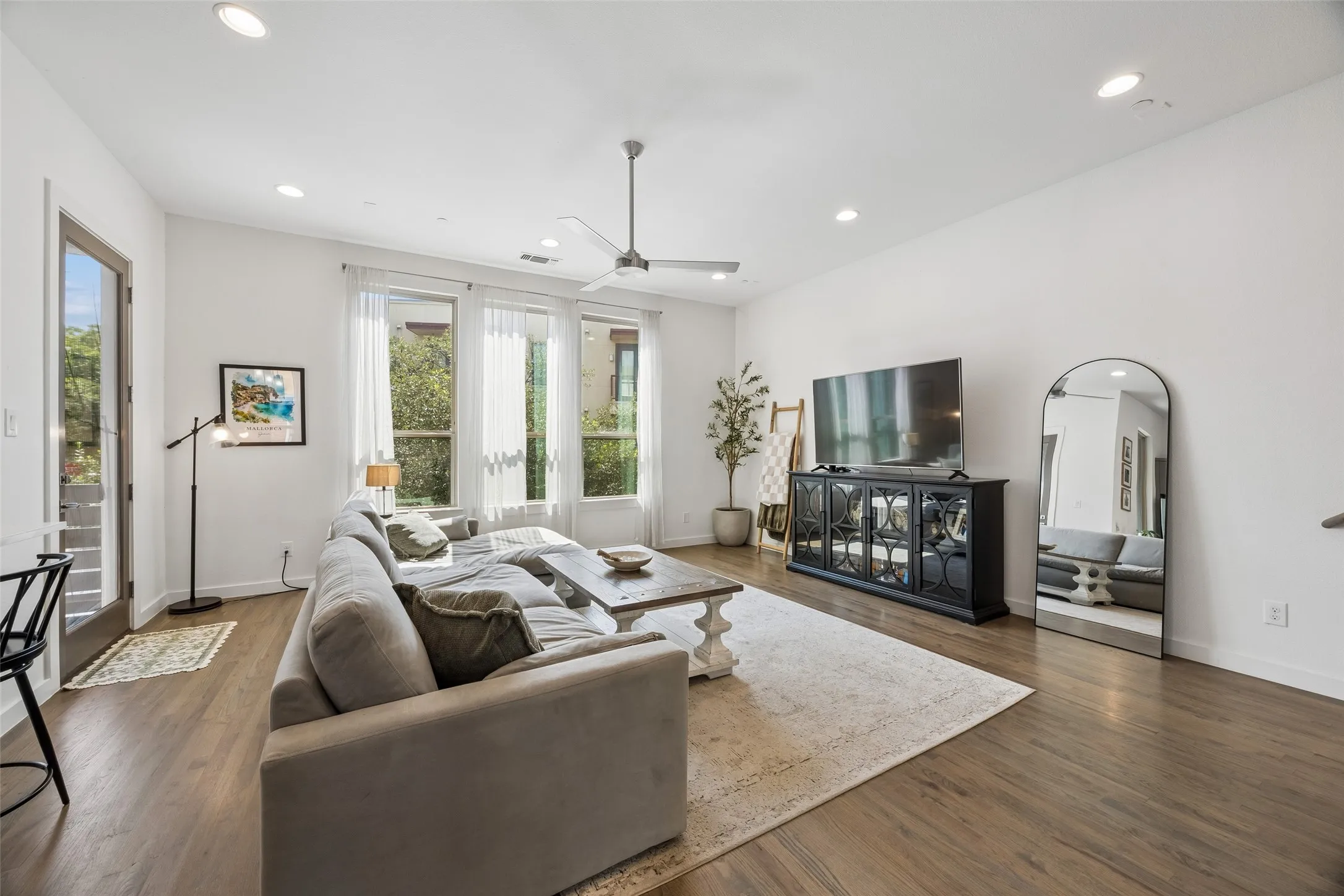 Condominium For Sale in Dallas County , 5734 Oram Street 102, Dallas, Texas 75206, 2 Bedroom, 3 Bathroom, 2 Garage spaces, 1,701 Sqft, built in 2017, mls#21282473, Real Estate Agent in Dallas, Homes For Sale in Dallas county, Homes For Sale in Dallas, Realtor in Dallas Texas, Real Estate Brokerage Independent Realty Texas, Luminita Cordes Realtor