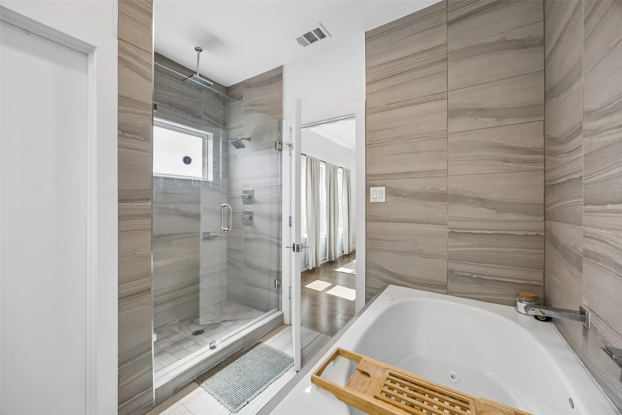 Condominium For Sale in Dallas County , 5734 Oram Street 102, Dallas, Texas 75206, 2 Bedroom, 3 Bathroom, 2 Garage spaces, 1,701 Sqft, built in 2017, mls#21282473, Real Estate Agent in Dallas, Homes For Sale in Dallas county, Homes For Sale in Dallas, Realtor in Dallas Texas, Real Estate Brokerage Independent Realty Texas, Luminita Cordes Realtor