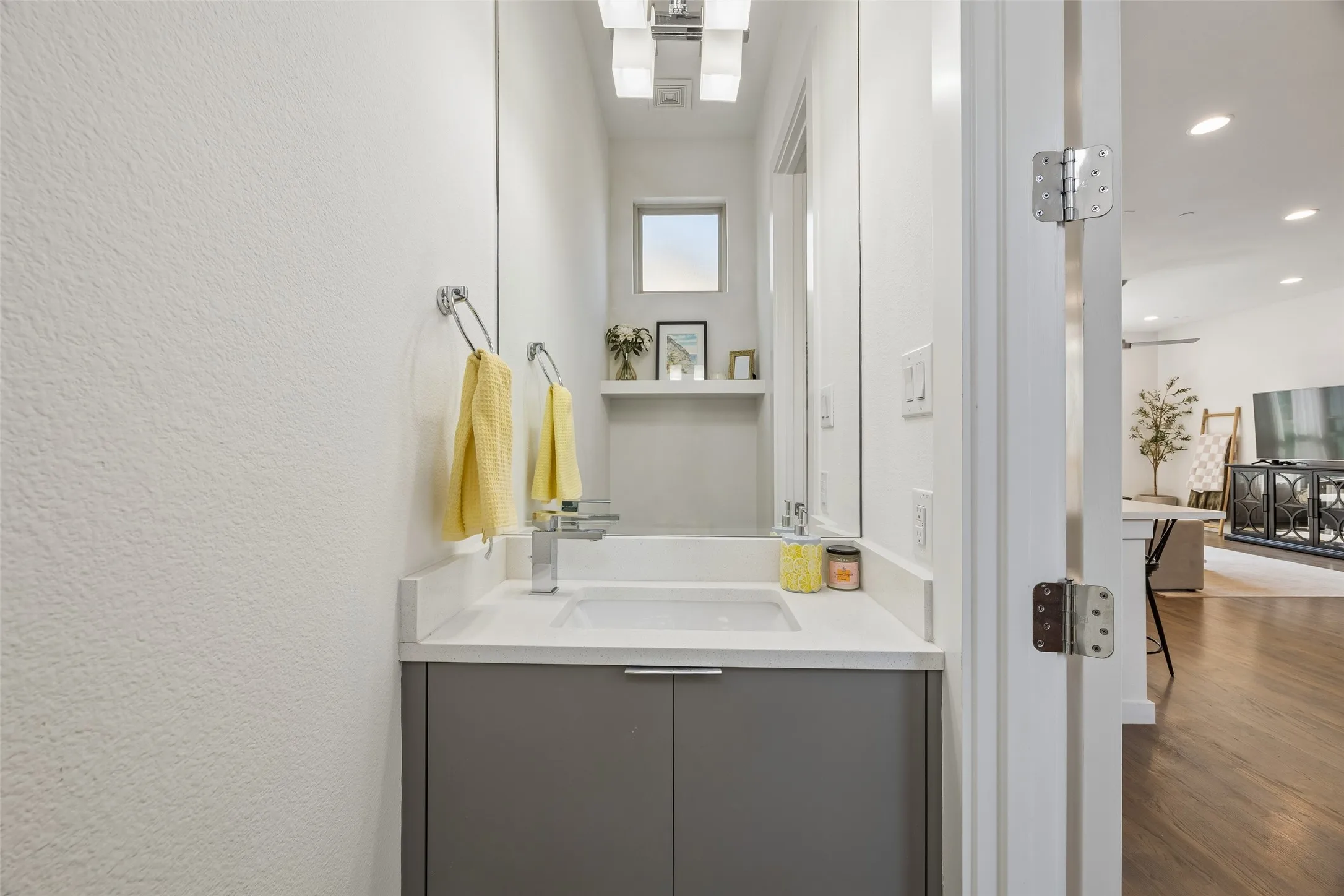 Condominium For Sale in Dallas County , 5734 Oram Street 102, Dallas, Texas 75206, 2 Bedroom, 3 Bathroom, 2 Garage spaces, 1,701 Sqft, built in 2017, mls#21282473, Real Estate Agent in Dallas, Homes For Sale in Dallas county, Homes For Sale in Dallas, Realtor in Dallas Texas, Real Estate Brokerage Independent Realty Texas, Luminita Cordes Realtor