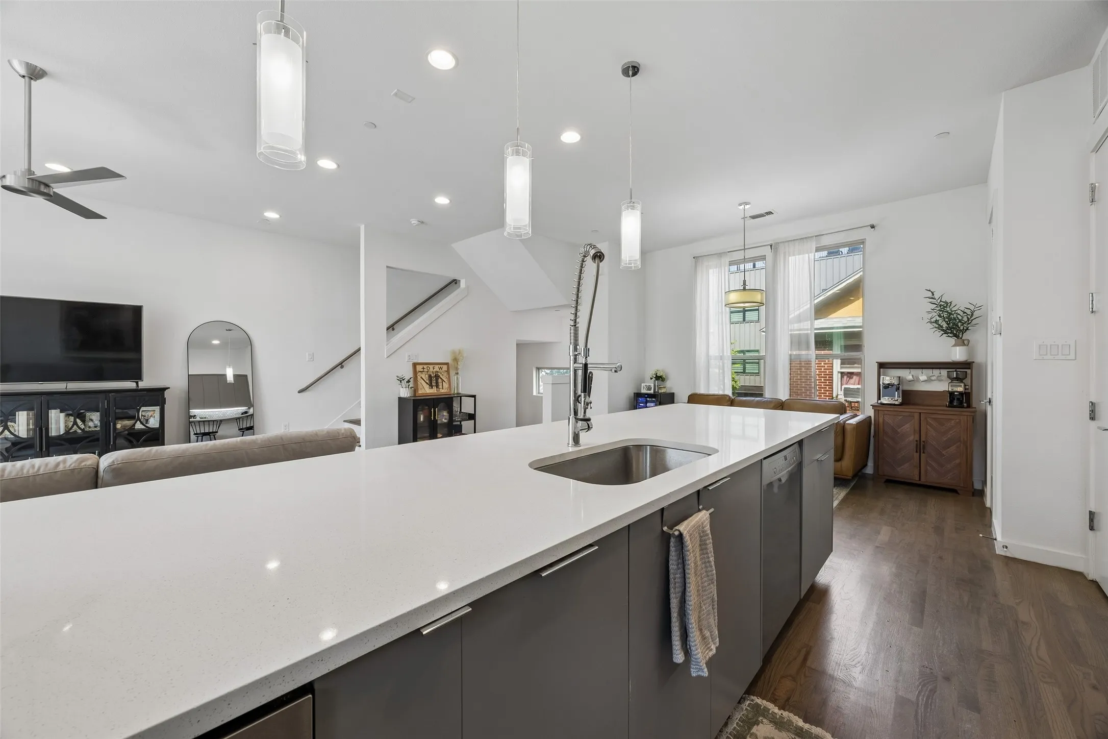 Condominium For Sale in Dallas County , 5734 Oram Street 102, Dallas, Texas 75206, 2 Bedroom, 3 Bathroom, 2 Garage spaces, 1,701 Sqft, built in 2017, mls#21282473, Real Estate Agent in Dallas, Homes For Sale in Dallas county, Homes For Sale in Dallas, Realtor in Dallas Texas, Real Estate Brokerage Independent Realty Texas, Luminita Cordes Realtor