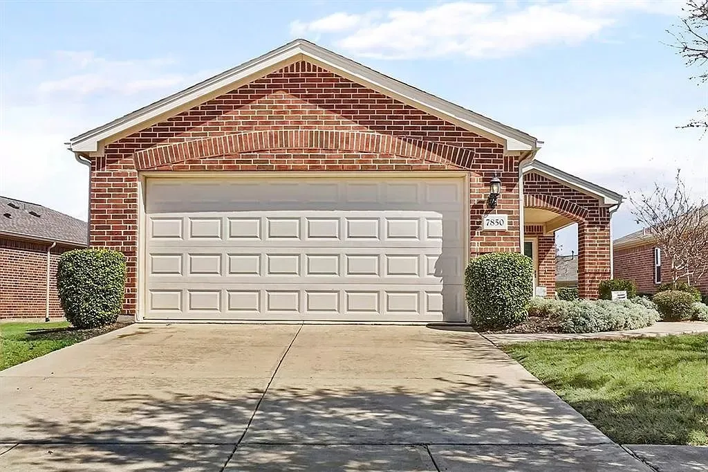 Single Family Residence For Sale in Denton County , 7850 Birmingham Forest Drive, Frisco, Texas 75036, 2 Bedroom, 2 Bathroom, 2 Garage spaces, 1,467 Sqft, built in 2010, mls#21281805, Real Estate Agent in Frisco, Homes For Sale in Denton county, Homes For Sale in Frisco, Realtor in Frisco Texas, Real Estate Brokerage Independent Realty Texas, Luminita Cordes Realtor