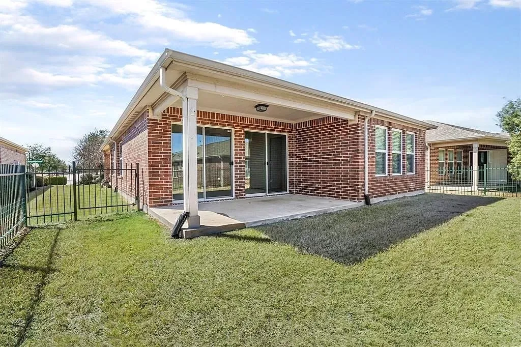 Single Family Residence For Sale in Denton County , 7850 Birmingham Forest Drive, Frisco, Texas 75036, 2 Bedroom, 2 Bathroom, 2 Garage spaces, 1,467 Sqft, built in 2010, mls#21281805, Real Estate Agent in Frisco, Homes For Sale in Denton county, Homes For Sale in Frisco, Realtor in Frisco Texas, Real Estate Brokerage Independent Realty Texas, Luminita Cordes Realtor