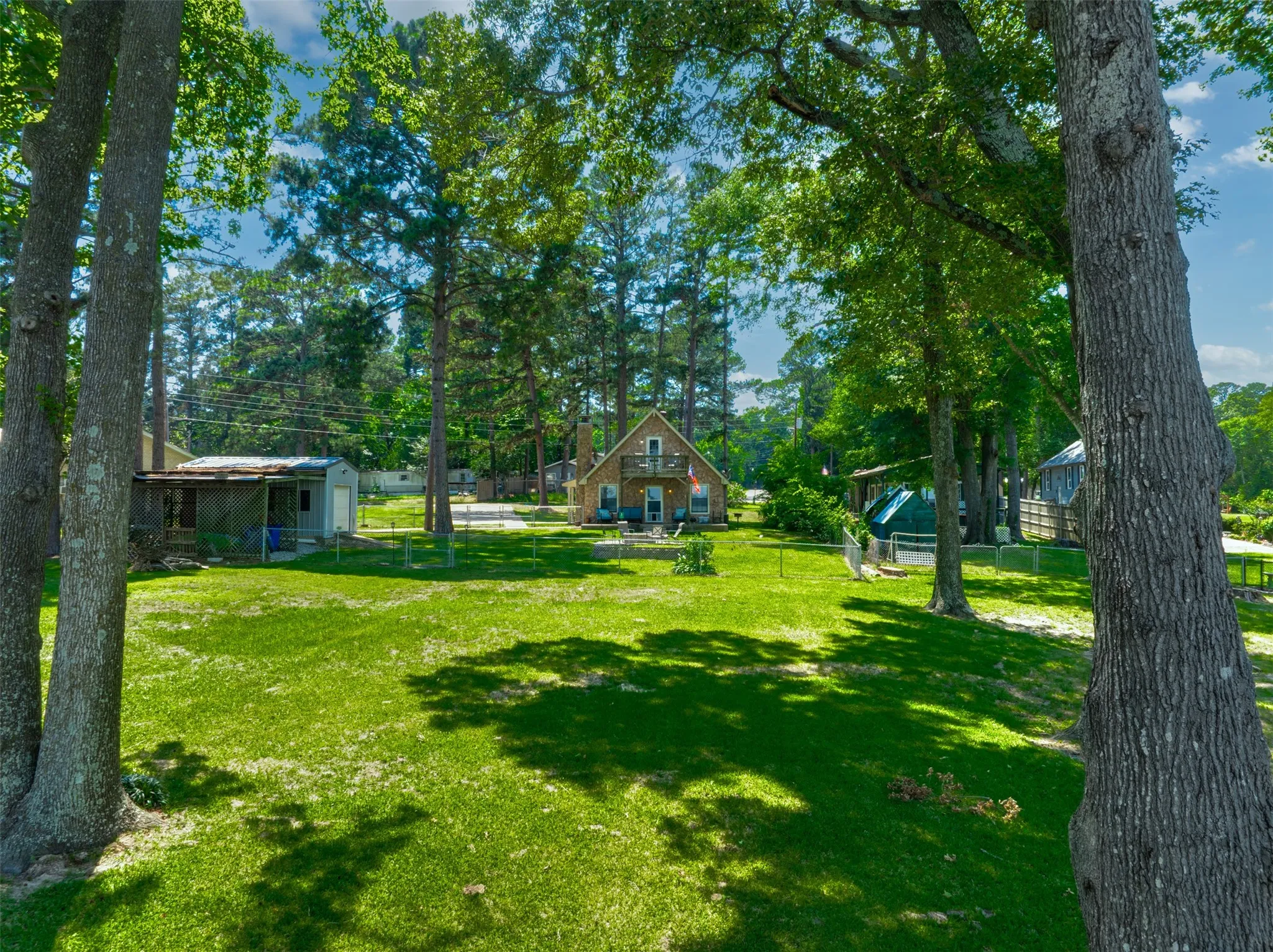 Single Family Residence For Sale in Henderson County , 4479 Sunrise Drive, Chandler, Texas 75758, 3 Bedrooms, 3 Bathrooms, Garage spaces, 1,602 Sqft, built in 1997, Price $449,000, mls#21282430, Real Estate Agent in Chandler, Homes For Sale in Henderson county, Homes For Sale in Chandler, Realtor in Chandler Texas, Real Estate Brokerage Independent Realty Texas, Luminita Cordes Realtor