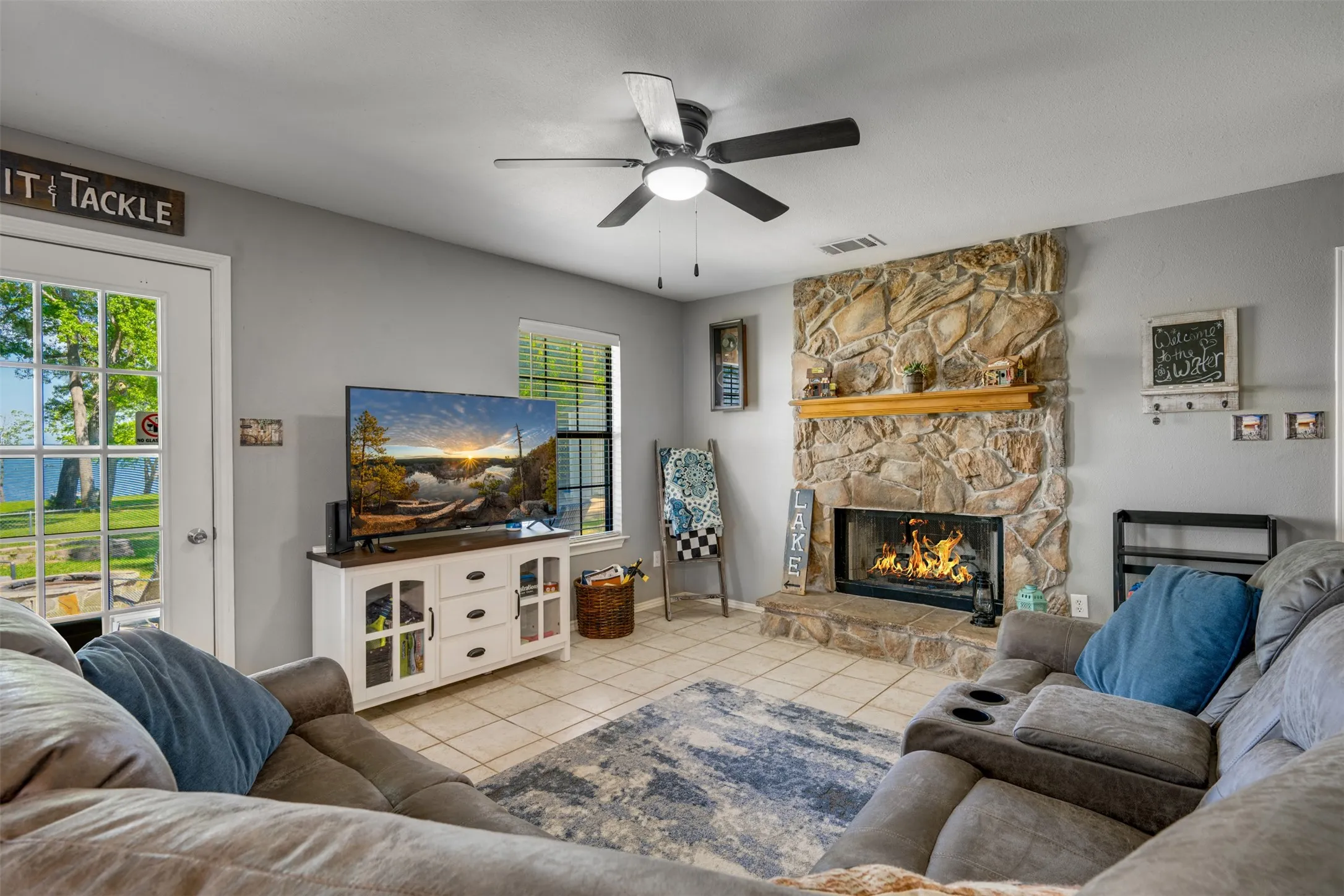 Single Family Residence For Sale in Henderson County , 4479 Sunrise Drive, Chandler, Texas 75758, 3 Bedrooms, 3 Bathrooms, Garage spaces, 1,602 Sqft, built in 1997, Price $449,000, mls#21282430, Real Estate Agent in Chandler, Homes For Sale in Henderson county, Homes For Sale in Chandler, Realtor in Chandler Texas, Real Estate Brokerage Independent Realty Texas, Luminita Cordes Realtor