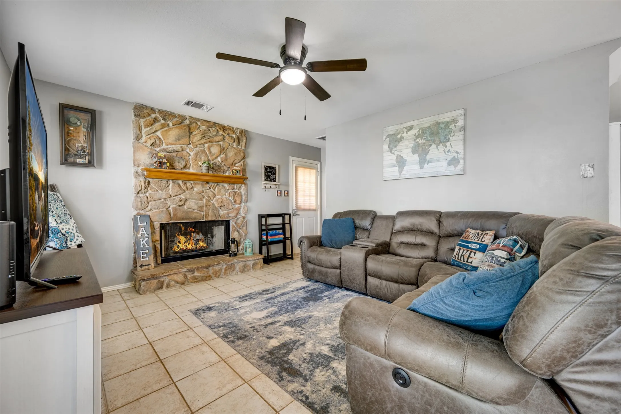 Single Family Residence For Sale in Henderson County , 4479 Sunrise Drive, Chandler, Texas 75758, 3 Bedrooms, 3 Bathrooms, Garage spaces, 1,602 Sqft, built in 1997, Price $449,000, mls#21282430, Real Estate Agent in Chandler, Homes For Sale in Henderson county, Homes For Sale in Chandler, Realtor in Chandler Texas, Real Estate Brokerage Independent Realty Texas, Luminita Cordes Realtor