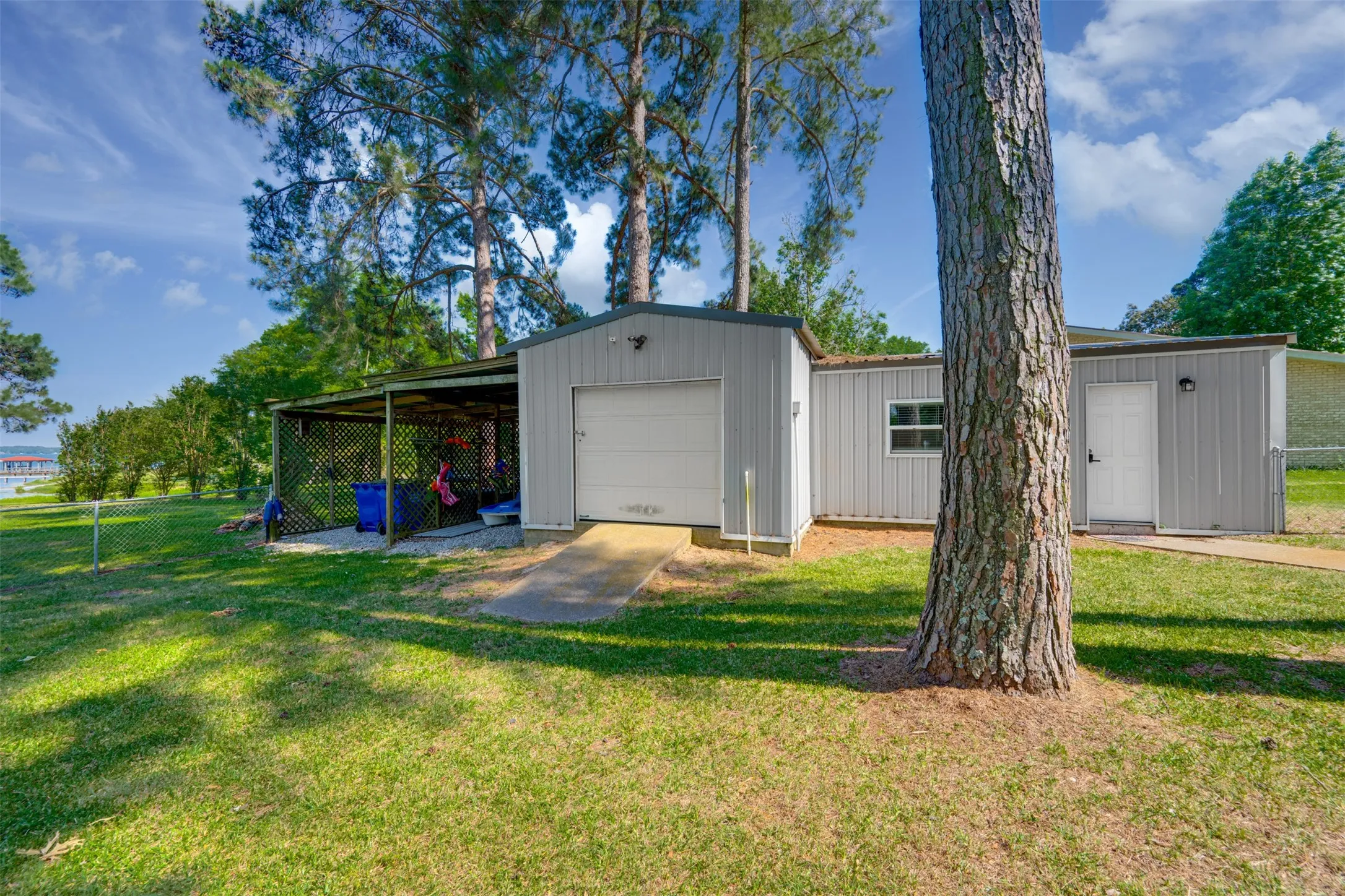 Single Family Residence For Sale in Henderson County , 4479 Sunrise Drive, Chandler, Texas 75758, 3 Bedrooms, 3 Bathrooms, Garage spaces, 1,602 Sqft, built in 1997, Price $449,000, mls#21282430, Real Estate Agent in Chandler, Homes For Sale in Henderson county, Homes For Sale in Chandler, Realtor in Chandler Texas, Real Estate Brokerage Independent Realty Texas, Luminita Cordes Realtor