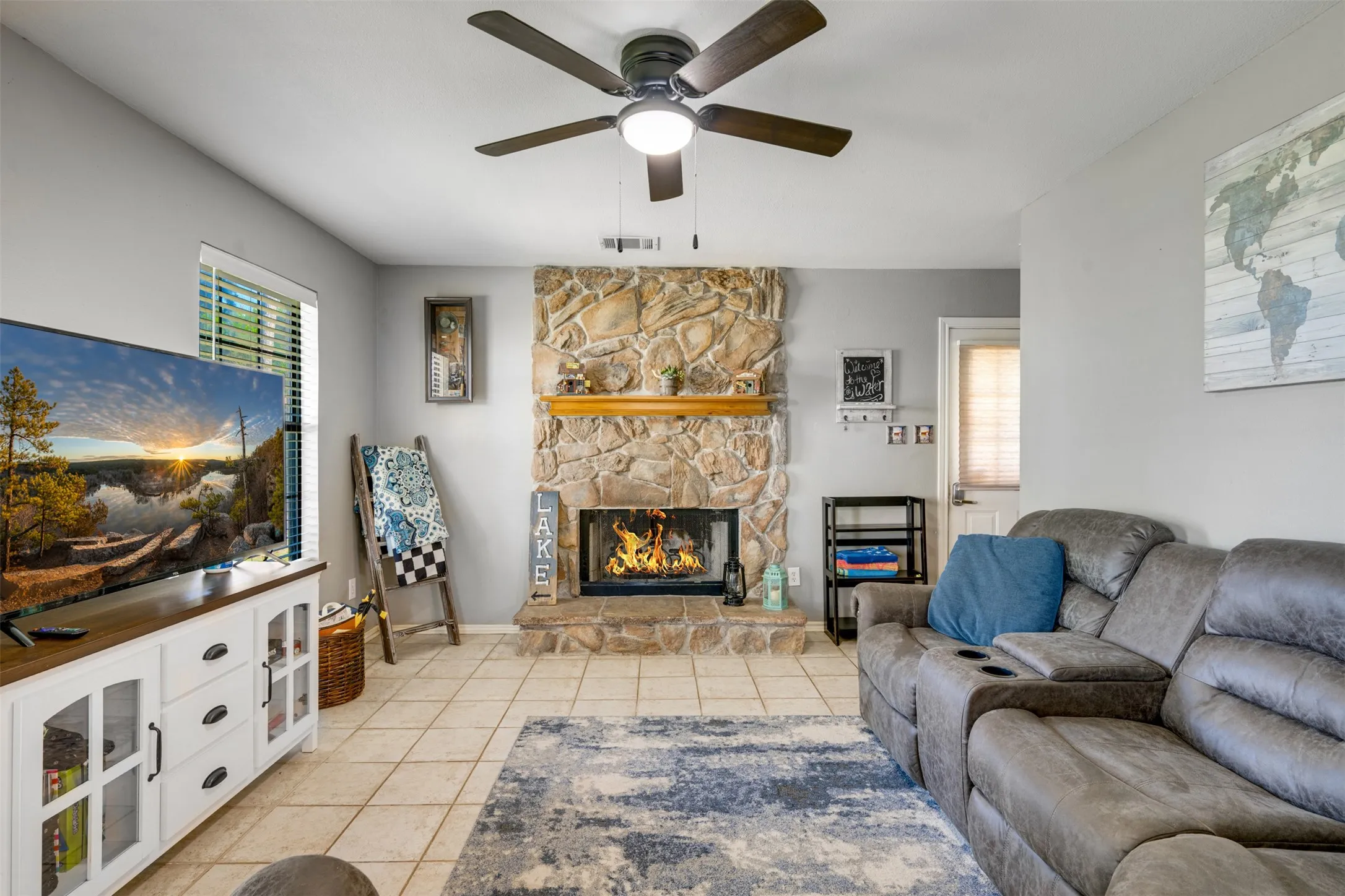 Single Family Residence For Sale in Henderson County , 4479 Sunrise Drive, Chandler, Texas 75758, 3 Bedrooms, 3 Bathrooms, Garage spaces, 1,602 Sqft, built in 1997, Price $449,000, mls#21282430, Real Estate Agent in Chandler, Homes For Sale in Henderson county, Homes For Sale in Chandler, Realtor in Chandler Texas, Real Estate Brokerage Independent Realty Texas, Luminita Cordes Realtor