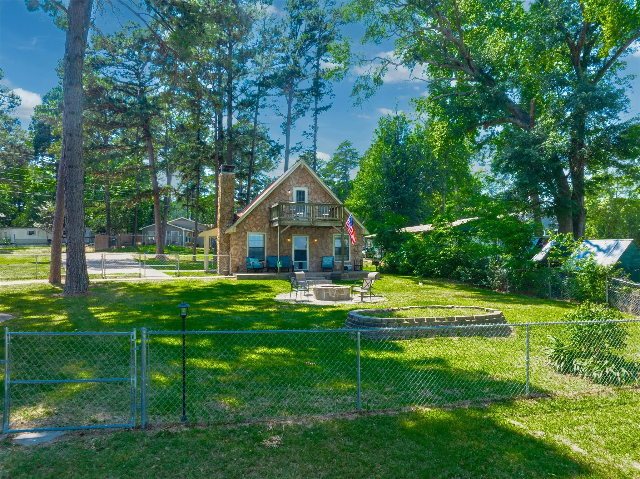 Single Family Residence For Sale in Henderson County , 4479 Sunrise Drive, Chandler, Texas 75758, 3 Bedrooms, 3 Bathrooms, Garage spaces, 1,602 Sqft, built in 1997, Price $449,000, mls#21282430, Real Estate Agent in Chandler, Homes For Sale in Henderson county, Homes For Sale in Chandler, Realtor in Chandler Texas, Real Estate Brokerage Independent Realty Texas, Luminita Cordes Realtor
