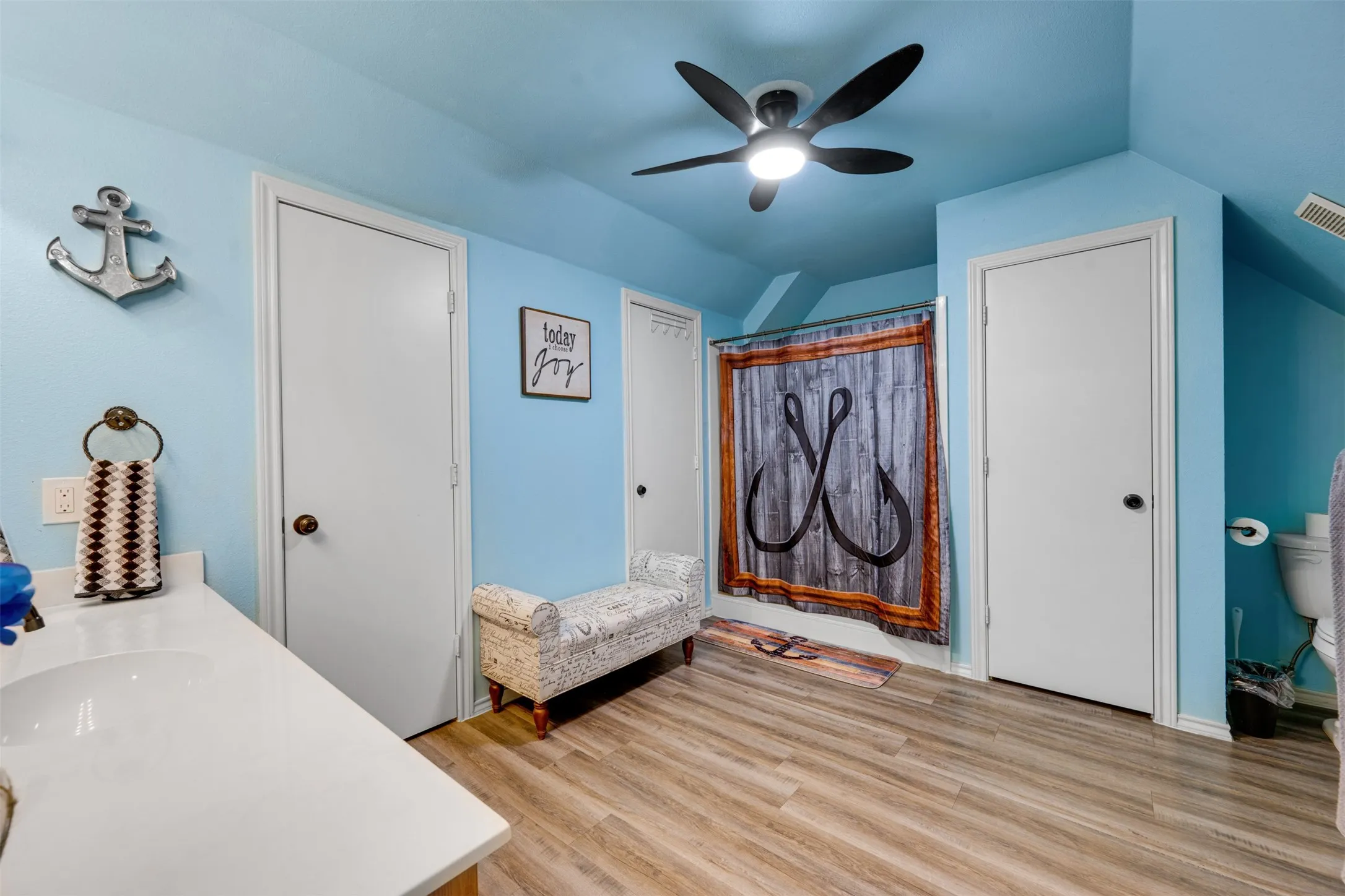 Single Family Residence For Sale in Henderson County , 4479 Sunrise Drive, Chandler, Texas 75758, 3 Bedrooms, 3 Bathrooms, Garage spaces, 1,602 Sqft, built in 1997, Price $449,000, mls#21282430, Real Estate Agent in Chandler, Homes For Sale in Henderson county, Homes For Sale in Chandler, Realtor in Chandler Texas, Real Estate Brokerage Independent Realty Texas, Luminita Cordes Realtor