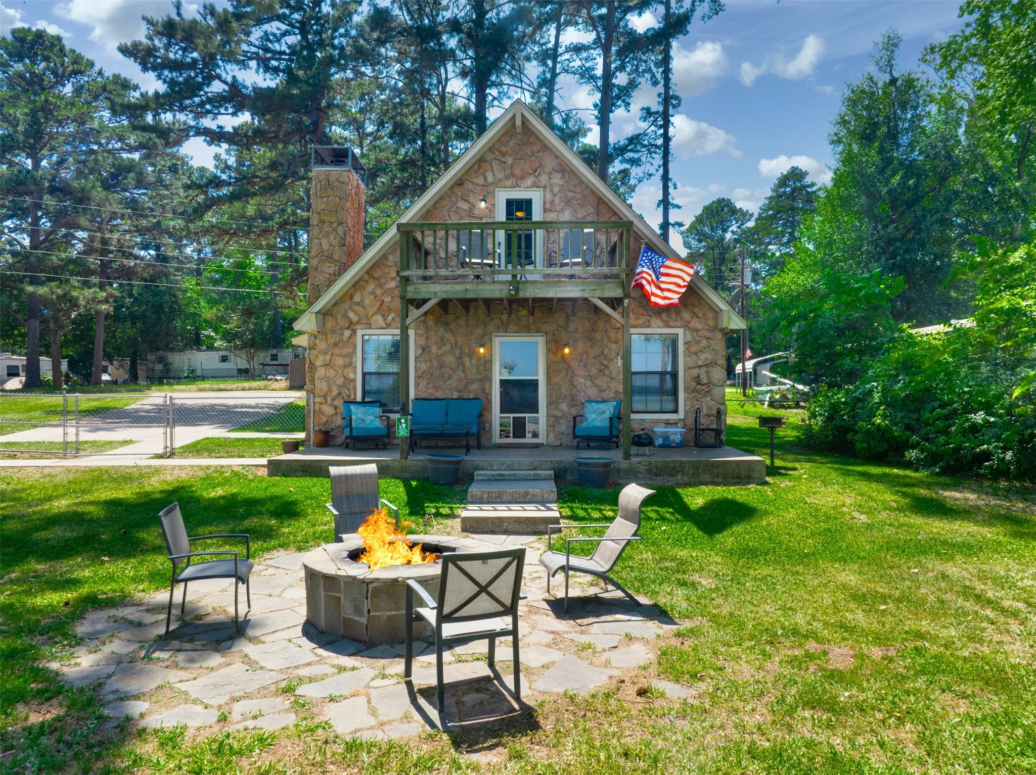 Single Family Residence For Sale in Henderson County , 4479 Sunrise Drive, Chandler, Texas 75758, 3 Bedrooms, 3 Bathrooms, Garage spaces, 1,602 Sqft, built in 1997, Price $449,000, mls#21282430, Real Estate Agent in Chandler, Homes For Sale in Henderson county, Homes For Sale in Chandler, Realtor in Chandler Texas, Real Estate Brokerage Independent Realty Texas, Luminita Cordes Realtor