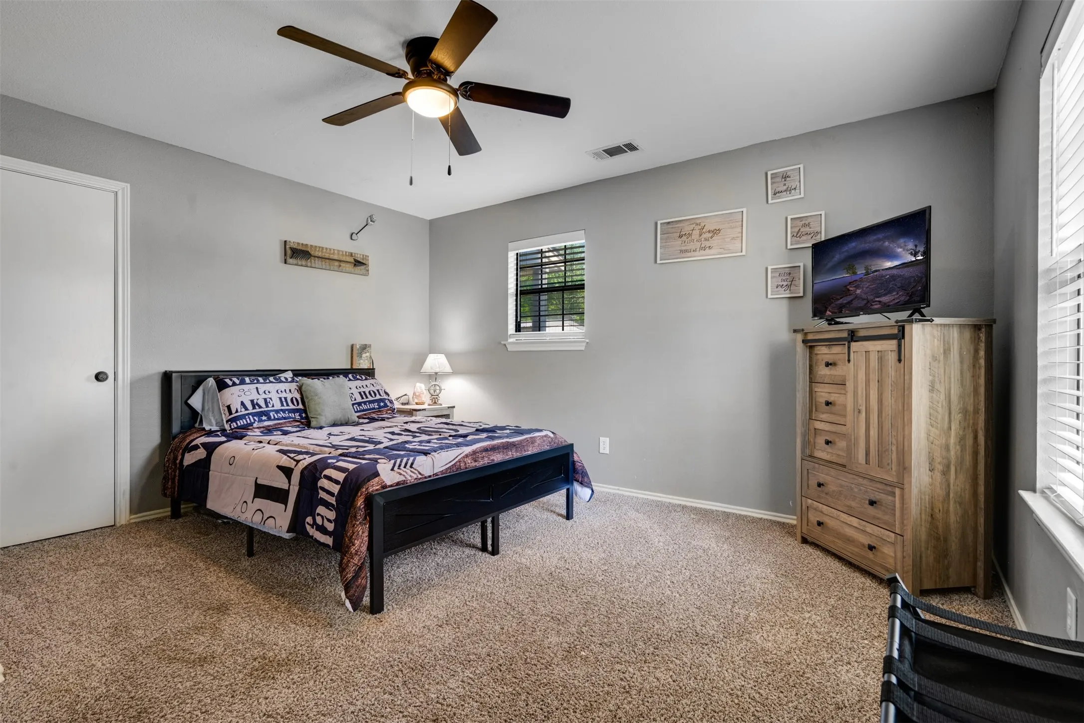 Single Family Residence For Sale in Henderson County , 4479 Sunrise Drive, Chandler, Texas 75758, 3 Bedrooms, 3 Bathrooms, Garage spaces, 1,602 Sqft, built in 1997, Price $449,000, mls#21282430, Real Estate Agent in Chandler, Homes For Sale in Henderson county, Homes For Sale in Chandler, Realtor in Chandler Texas, Real Estate Brokerage Independent Realty Texas, Luminita Cordes Realtor