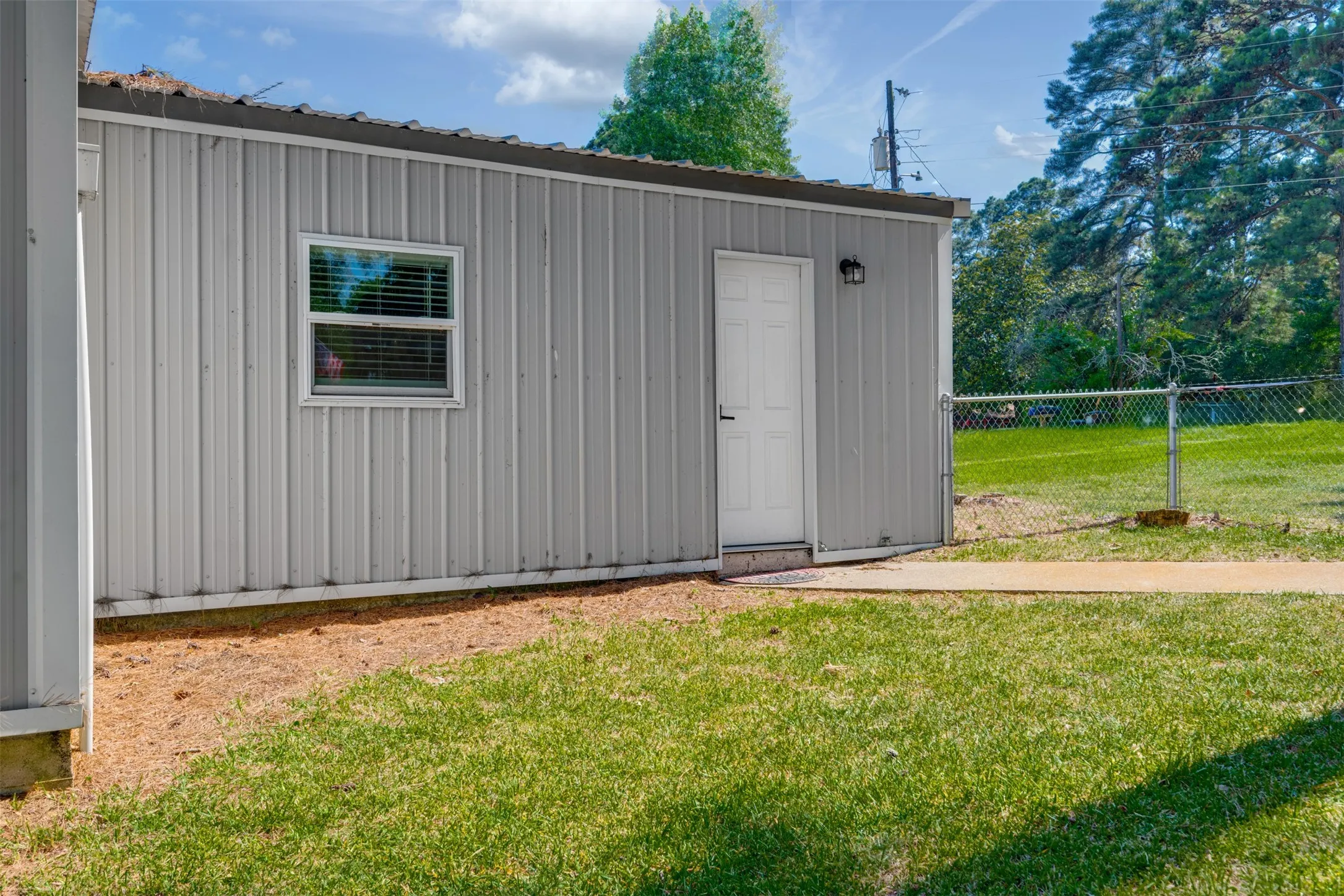 Single Family Residence For Sale in Henderson County , 4479 Sunrise Drive, Chandler, Texas 75758, 3 Bedrooms, 3 Bathrooms, Garage spaces, 1,602 Sqft, built in 1997, Price $449,000, mls#21282430, Real Estate Agent in Chandler, Homes For Sale in Henderson county, Homes For Sale in Chandler, Realtor in Chandler Texas, Real Estate Brokerage Independent Realty Texas, Luminita Cordes Realtor