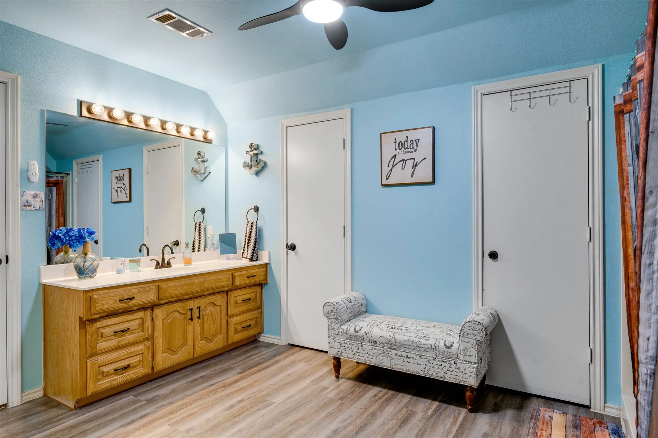 Single Family Residence For Sale in Henderson County , 4479 Sunrise Drive, Chandler, Texas 75758, 3 Bedrooms, 3 Bathrooms, Garage spaces, 1,602 Sqft, built in 1997, Price $449,000, mls#21282430, Real Estate Agent in Chandler, Homes For Sale in Henderson county, Homes For Sale in Chandler, Realtor in Chandler Texas, Real Estate Brokerage Independent Realty Texas, Luminita Cordes Realtor