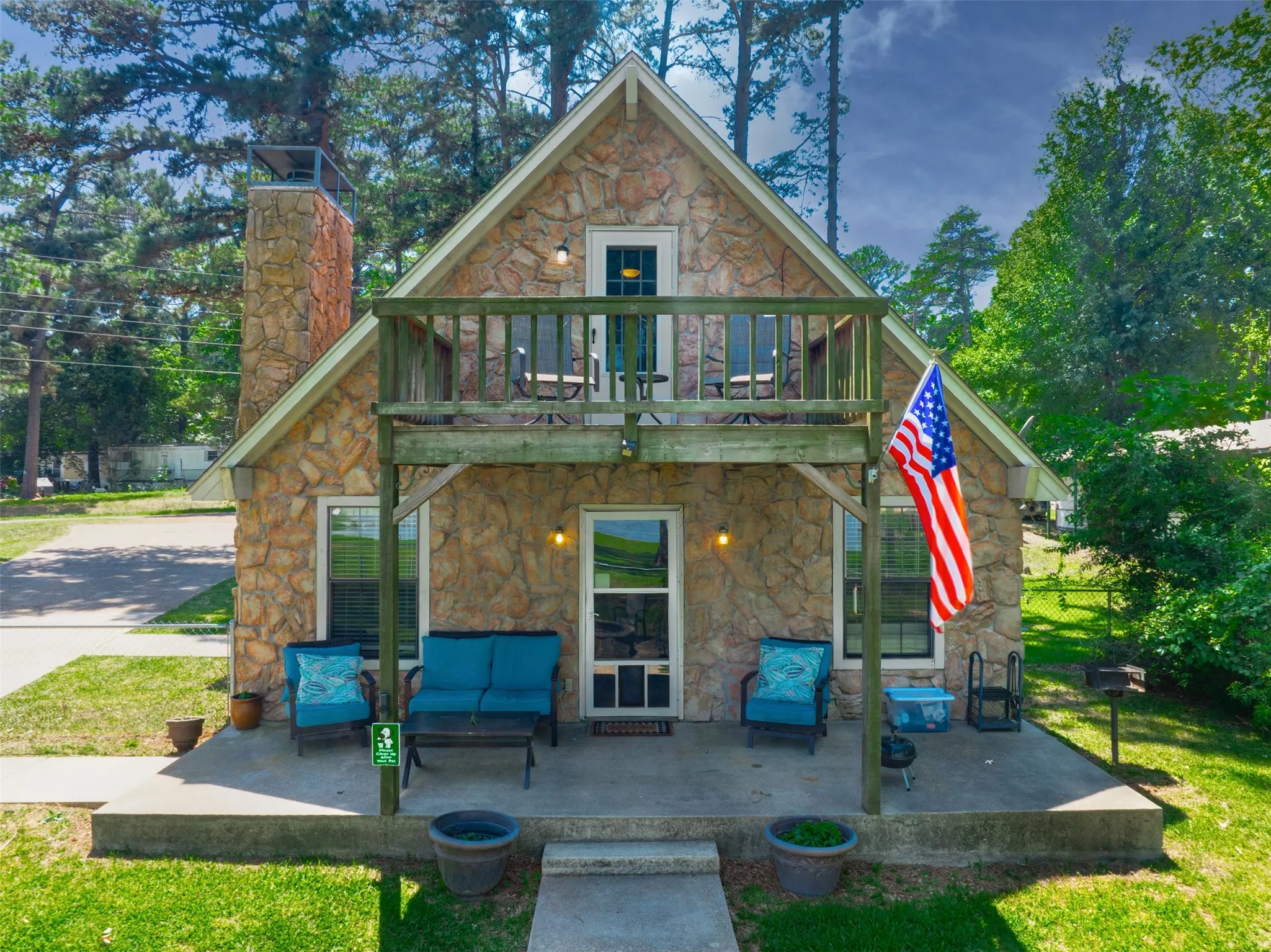 Single Family Residence For Sale in Henderson County , 4479 Sunrise Drive, Chandler, Texas 75758, 3 Bedrooms, 3 Bathrooms, Garage spaces, 1,602 Sqft, built in 1997, Price $449,000, mls#21282430, Real Estate Agent in Chandler, Homes For Sale in Henderson county, Homes For Sale in Chandler, Realtor in Chandler Texas, Real Estate Brokerage Independent Realty Texas, Luminita Cordes Realtor