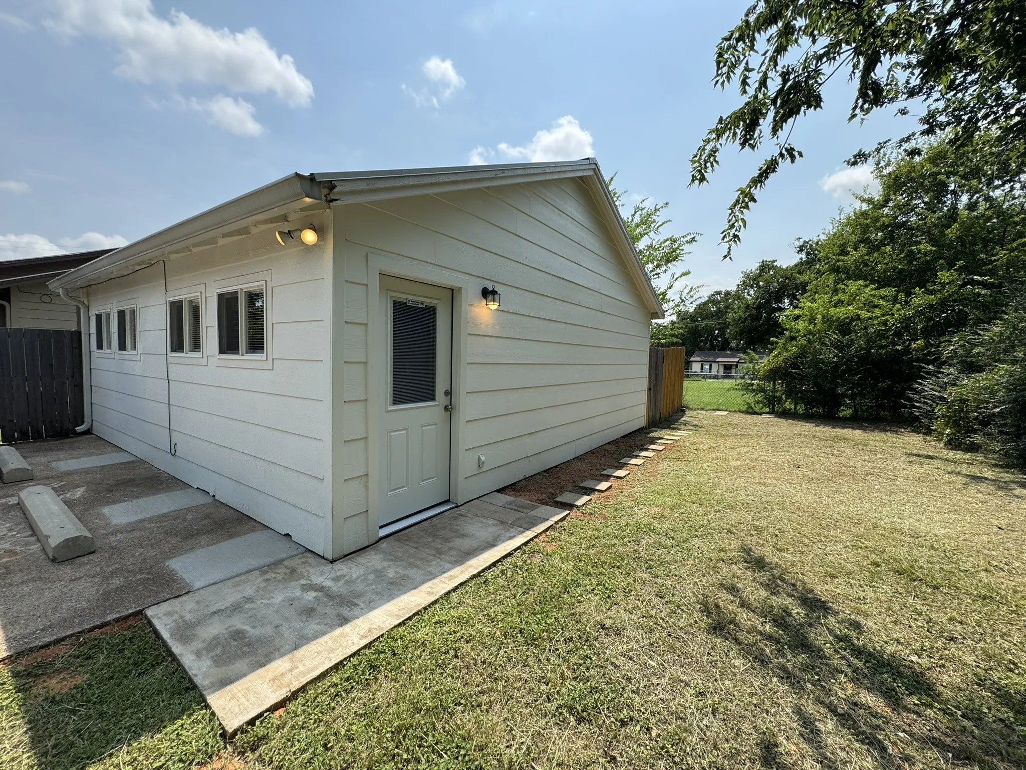 Single Family Residence For Rent in Parker County , 320 W 6th Street, Weatherford, Texas 76086, 1 Bedroom, 1 Bathroom, Garage spaces, 528 Sqft, built in 1958, mls#21281877, Real Estate Agent in Weatherford, Homes For Rent in Parker county, Homes For Rent in Weatherford, Realtor in Weatherford Texas, Real Estate Brokerage Independent Realty Texas, Luminita Cordes Realtor