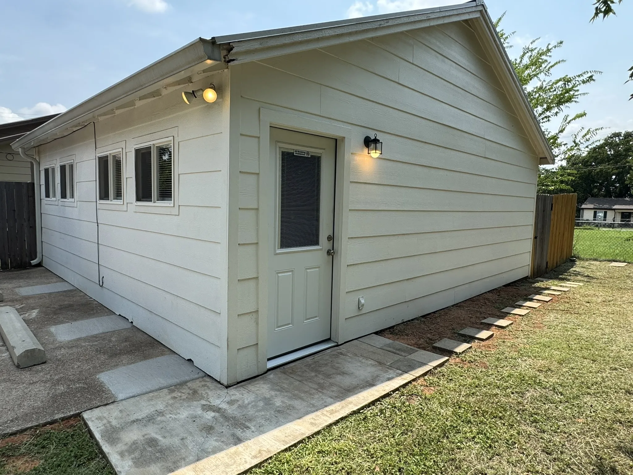 Single Family Residence For Rent in Parker County , 320 W 6th Street, Weatherford, Texas 76086, 1 Bedroom, 1 Bathroom, Garage spaces, 528 Sqft, built in 1958, mls#21281877, Real Estate Agent in Weatherford, Homes For Rent in Parker county, Homes For Rent in Weatherford, Realtor in Weatherford Texas, Real Estate Brokerage Independent Realty Texas, Luminita Cordes Realtor