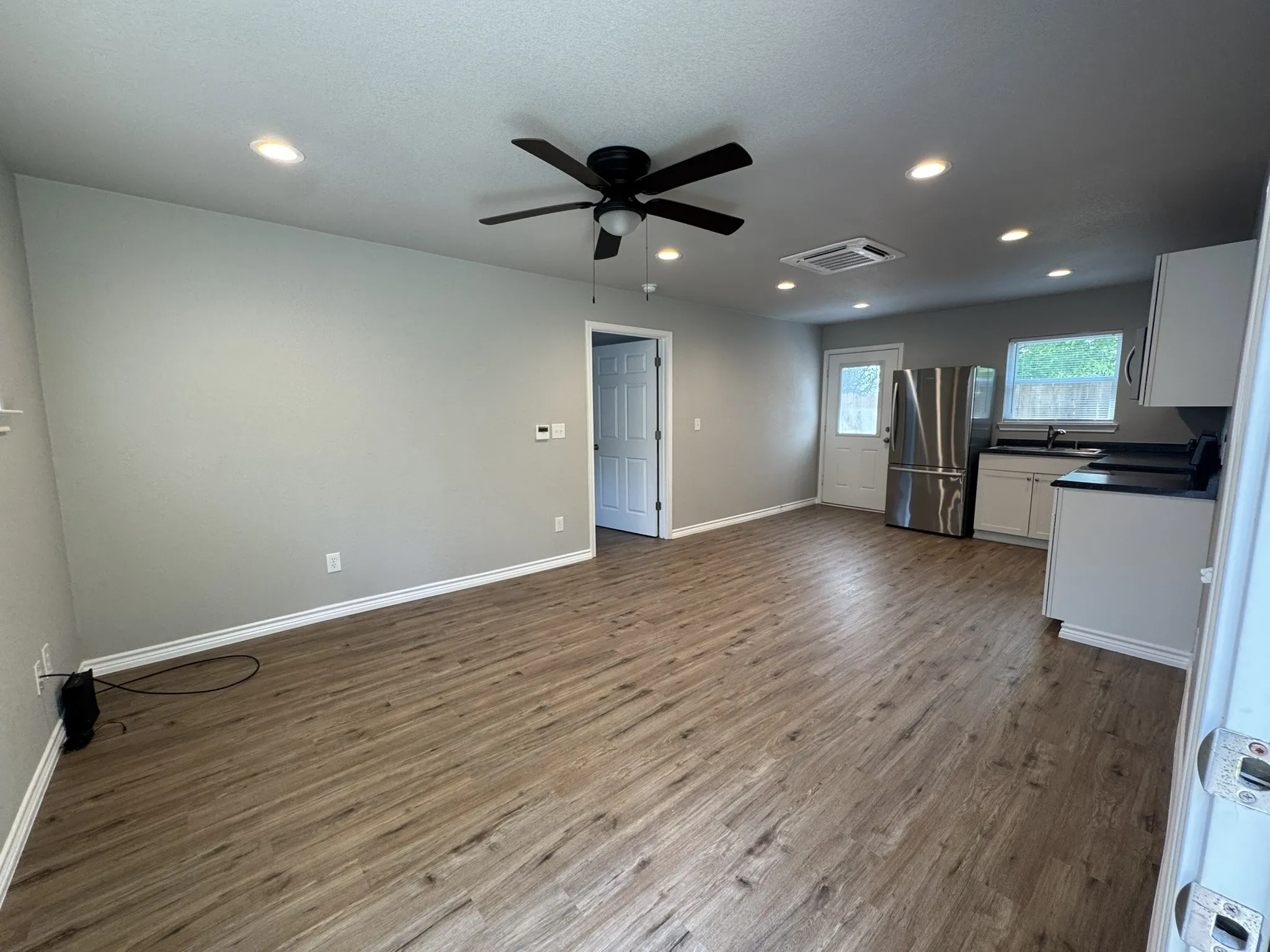 Single Family Residence For Rent in Parker County , 320 W 6th Street, Weatherford, Texas 76086, 1 Bedroom, 1 Bathroom, Garage spaces, 528 Sqft, built in 1958, mls#21281877, Real Estate Agent in Weatherford, Homes For Rent in Parker county, Homes For Rent in Weatherford, Realtor in Weatherford Texas, Real Estate Brokerage Independent Realty Texas, Luminita Cordes Realtor