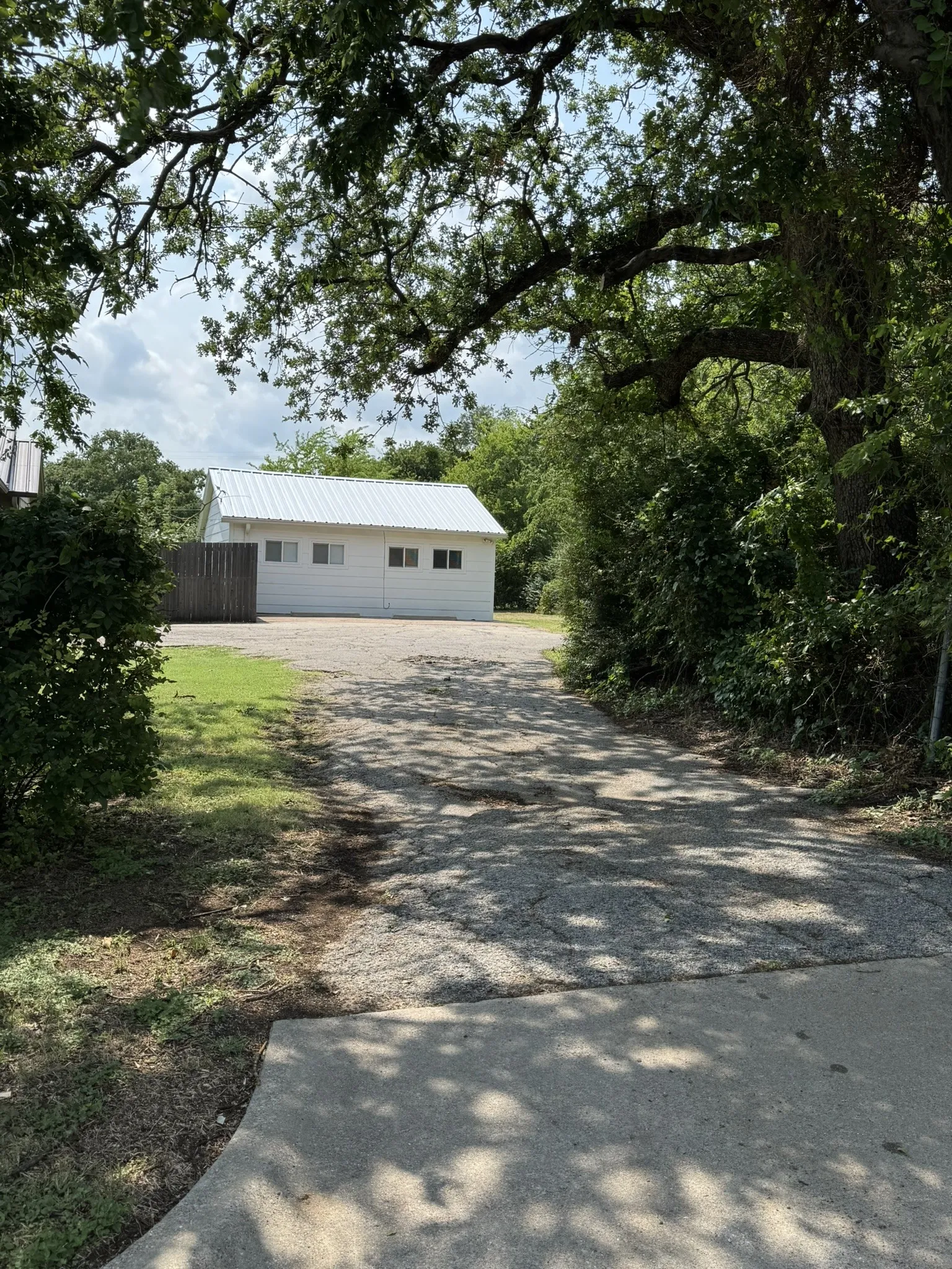 Single Family Residence For Rent in Parker County , 320 W 6th Street, Weatherford, Texas 76086, 1 Bedroom, 1 Bathroom, Garage spaces, 528 Sqft, built in 1958, mls#21281877, Real Estate Agent in Weatherford, Homes For Rent in Parker county, Homes For Rent in Weatherford, Realtor in Weatherford Texas, Real Estate Brokerage Independent Realty Texas, Luminita Cordes Realtor