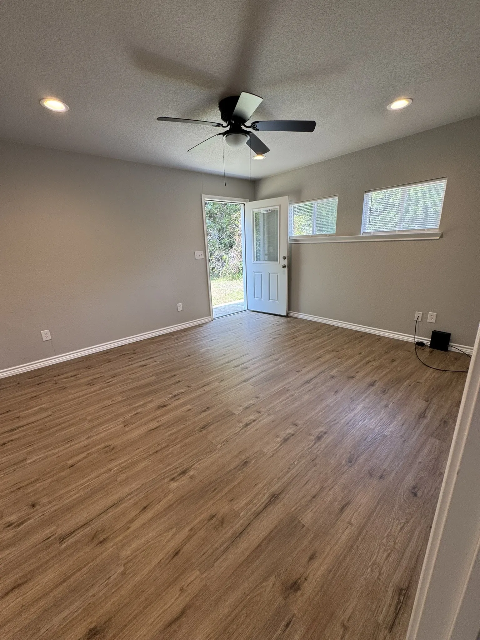 Single Family Residence For Rent in Parker County , 320 W 6th Street, Weatherford, Texas 76086, 1 Bedroom, 1 Bathroom, Garage spaces, 528 Sqft, built in 1958, mls#21281877, Real Estate Agent in Weatherford, Homes For Rent in Parker county, Homes For Rent in Weatherford, Realtor in Weatherford Texas, Real Estate Brokerage Independent Realty Texas, Luminita Cordes Realtor