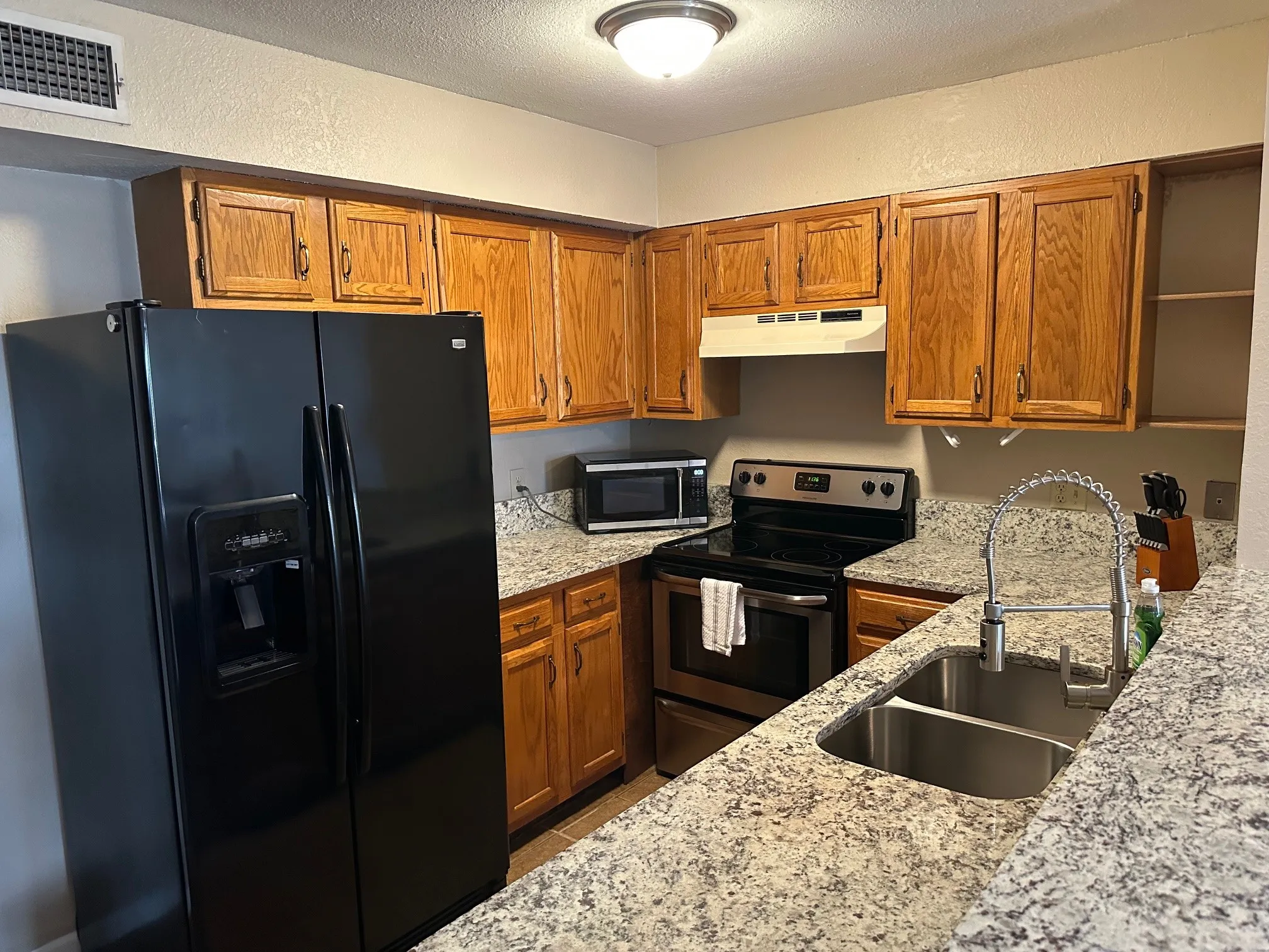 Townhouse For Rent in Taylor County , 921 Bruce Way, Abilene, Texas 79601, 3 Bedrooms, 2 Bathrooms, Garage spaces, 1,156 Sqft, built in 1983, Price $3,200, mls#21282602, Real Estate Agent in Abilene, Homes For Rent in Taylor county, Homes For Rent in Abilene, Realtor in Abilene Texas, Real Estate Brokerage Independent Realty Texas, Luminita Cordes Realtor