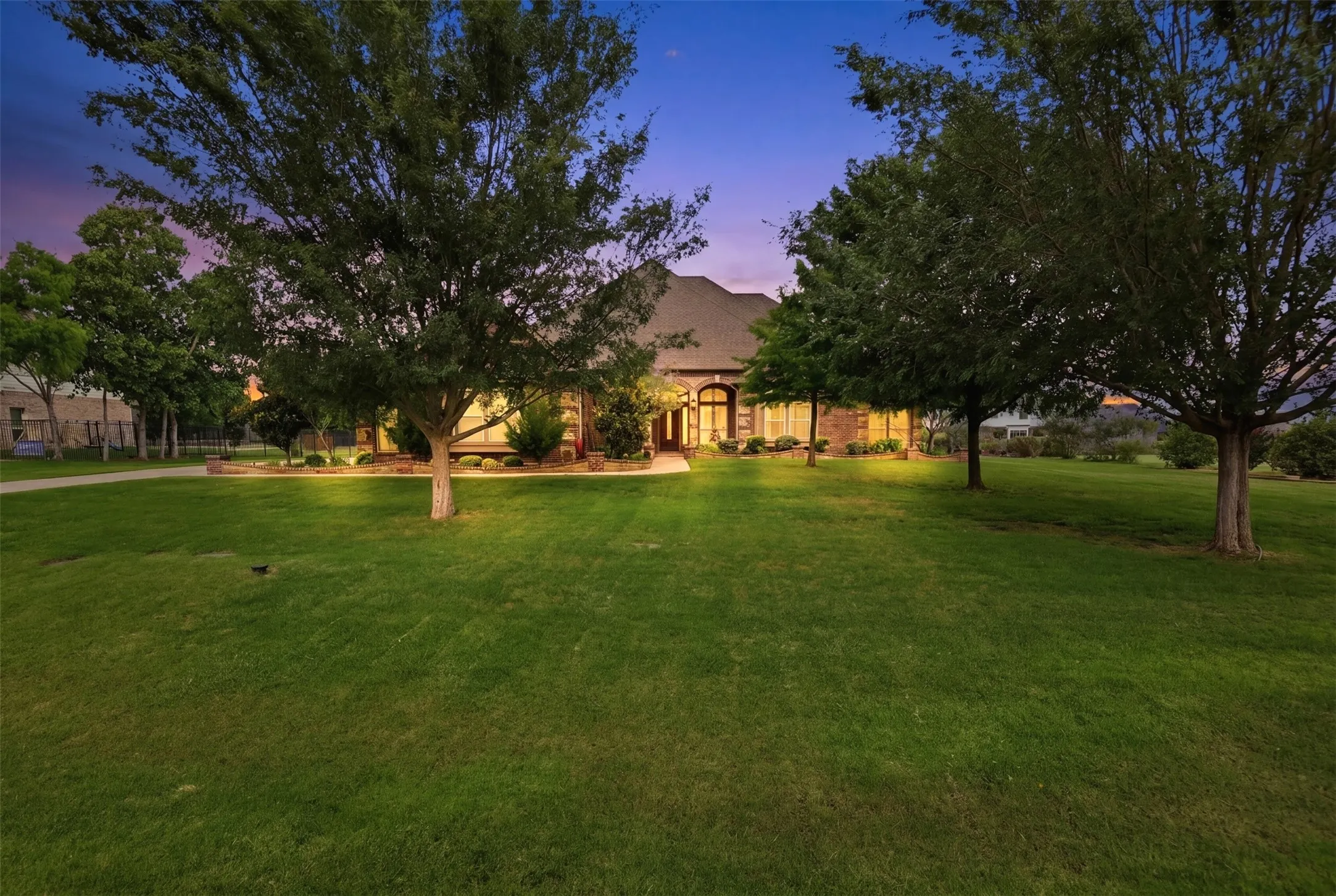 Single Family Residence For Sale in Denton County , 186 Las Colinas Trail, Cross Roads, Texas 76227, 4 Bedroom, 4 Bathroom, 3 Garage spaces, 3,457 Sqft, built in 2014, mls#21281810, Real Estate Agent in Cross Roads, Homes For Sale in Denton county, Homes For Sale in Cross Roads, Realtor in Cross Roads Texas, Real Estate Brokerage Independent Realty Texas, Luminita Cordes Realtor