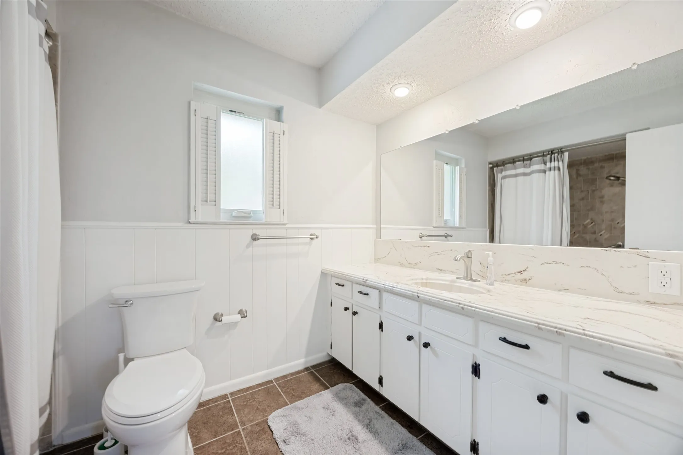Single Family Residence For Sale in Grayson County , 1510 W Mcgee Street, Sherman, Texas 75092, 4 Bedroom, 3 Bathroom, 2 Garage spaces, 1,996 Sqft, built in 1963, mls#21282647, Real Estate Agent in Sherman, Homes For Sale in Grayson county, Homes For Sale in Sherman, Realtor in Sherman Texas, Real Estate Brokerage Independent Realty Texas, Luminita Cordes Realtor