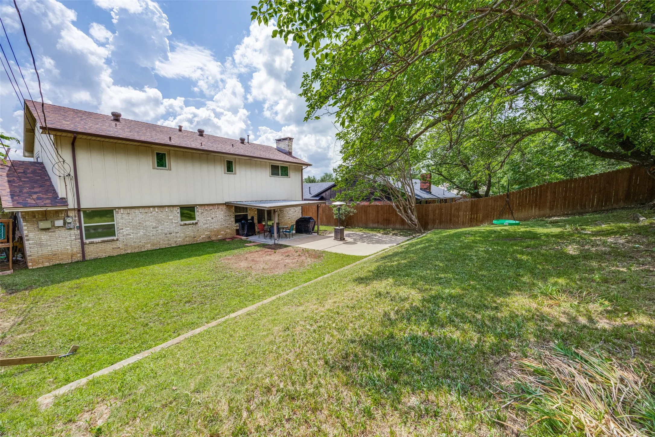 Single Family Residence For Sale in Grayson County , 1510 W Mcgee Street, Sherman, Texas 75092, 4 Bedroom, 3 Bathroom, 2 Garage spaces, 1,996 Sqft, built in 1963, mls#21282647, Real Estate Agent in Sherman, Homes For Sale in Grayson county, Homes For Sale in Sherman, Realtor in Sherman Texas, Real Estate Brokerage Independent Realty Texas, Luminita Cordes Realtor