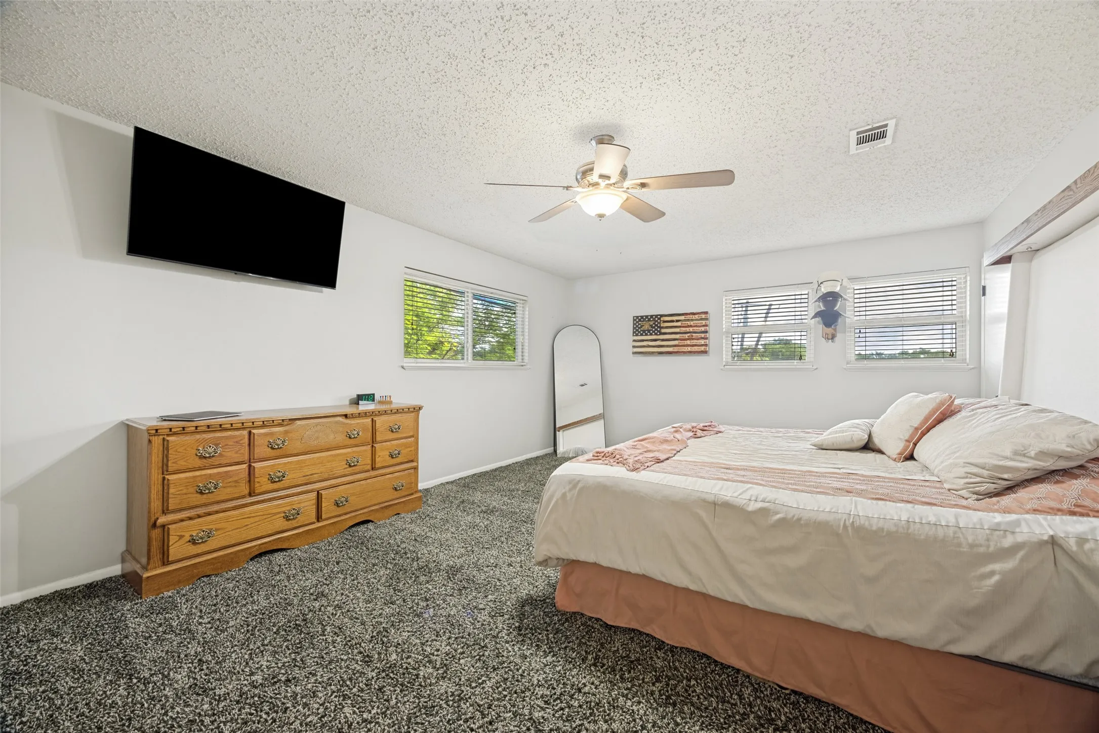 Single Family Residence For Sale in Grayson County , 1510 W Mcgee Street, Sherman, Texas 75092, 4 Bedroom, 3 Bathroom, 2 Garage spaces, 1,996 Sqft, built in 1963, mls#21282647, Real Estate Agent in Sherman, Homes For Sale in Grayson county, Homes For Sale in Sherman, Realtor in Sherman Texas, Real Estate Brokerage Independent Realty Texas, Luminita Cordes Realtor