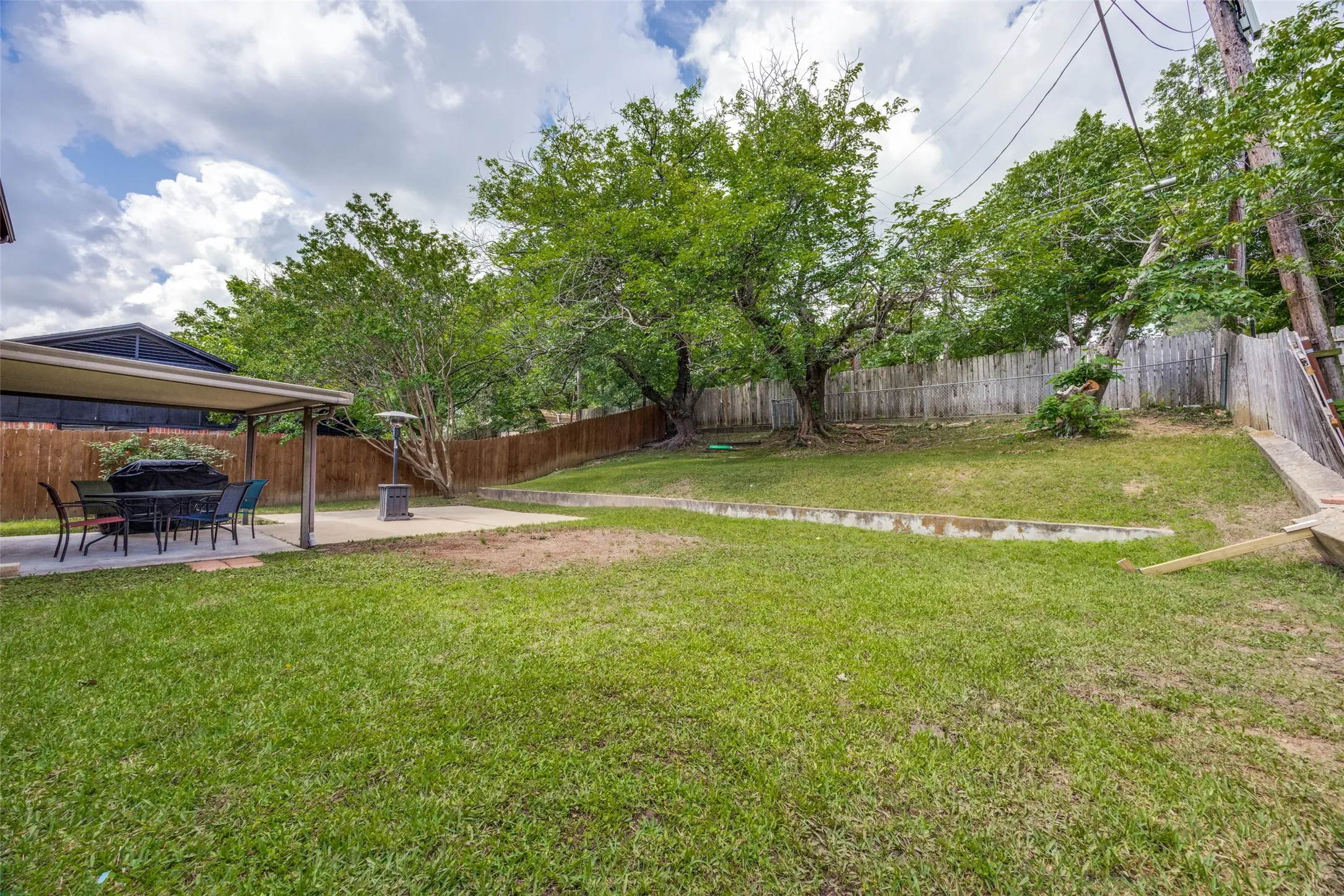 Single Family Residence For Sale in Grayson County , 1510 W Mcgee Street, Sherman, Texas 75092, 4 Bedroom, 3 Bathroom, 2 Garage spaces, 1,996 Sqft, built in 1963, mls#21282647, Real Estate Agent in Sherman, Homes For Sale in Grayson county, Homes For Sale in Sherman, Realtor in Sherman Texas, Real Estate Brokerage Independent Realty Texas, Luminita Cordes Realtor