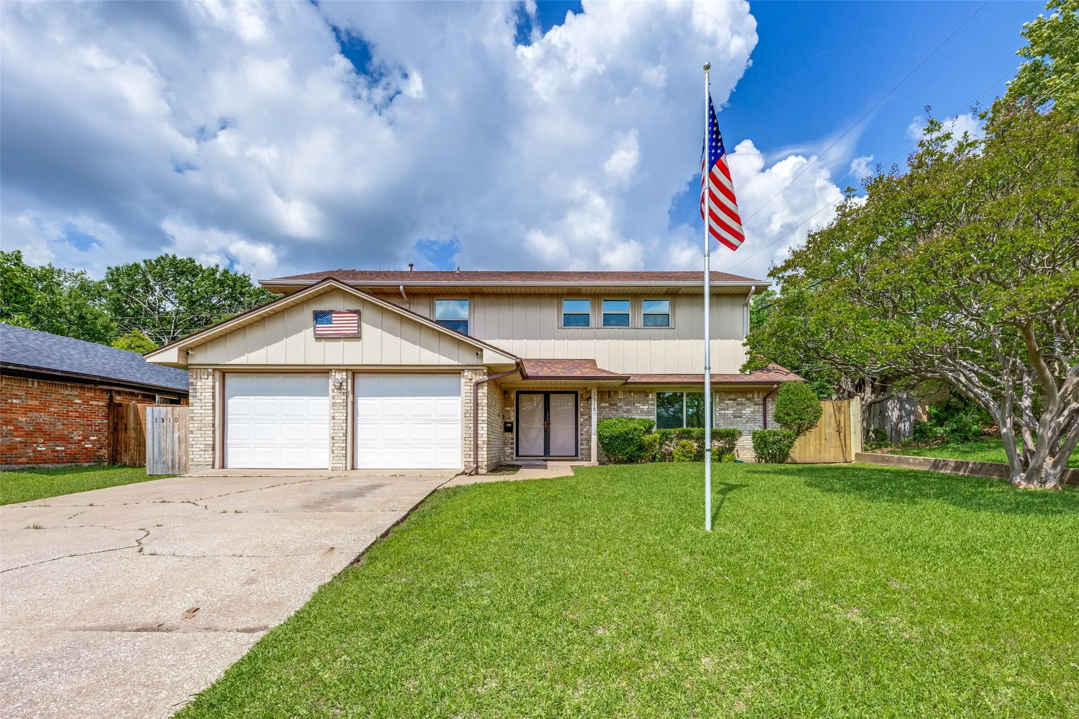 Single Family Residence For Sale in Grayson County , 1510 W Mcgee Street, Sherman, Texas 75092, 4 Bedroom, 3 Bathroom, 2 Garage spaces, 1,996 Sqft, built in 1963, mls#21282647, Real Estate Agent in Sherman, Homes For Sale in Grayson county, Homes For Sale in Sherman, Realtor in Sherman Texas, Real Estate Brokerage Independent Realty Texas, Luminita Cordes Realtor