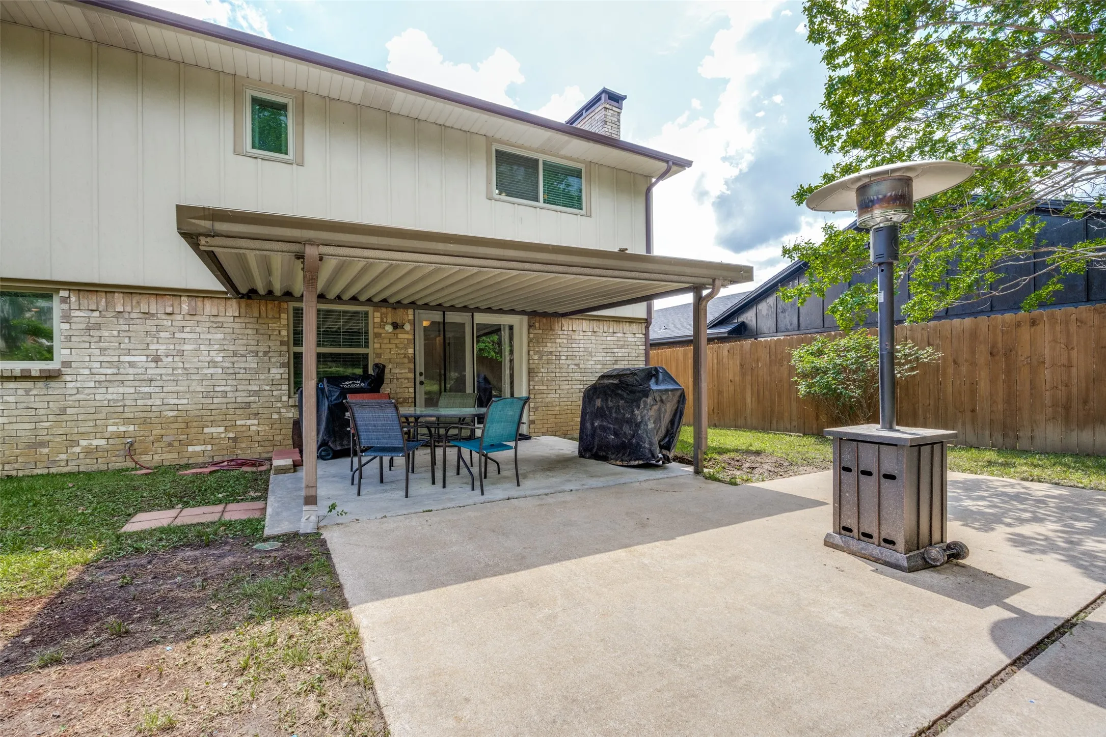 Single Family Residence For Sale in Grayson County , 1510 W Mcgee Street, Sherman, Texas 75092, 4 Bedroom, 3 Bathroom, 2 Garage spaces, 1,996 Sqft, built in 1963, mls#21282647, Real Estate Agent in Sherman, Homes For Sale in Grayson county, Homes For Sale in Sherman, Realtor in Sherman Texas, Real Estate Brokerage Independent Realty Texas, Luminita Cordes Realtor