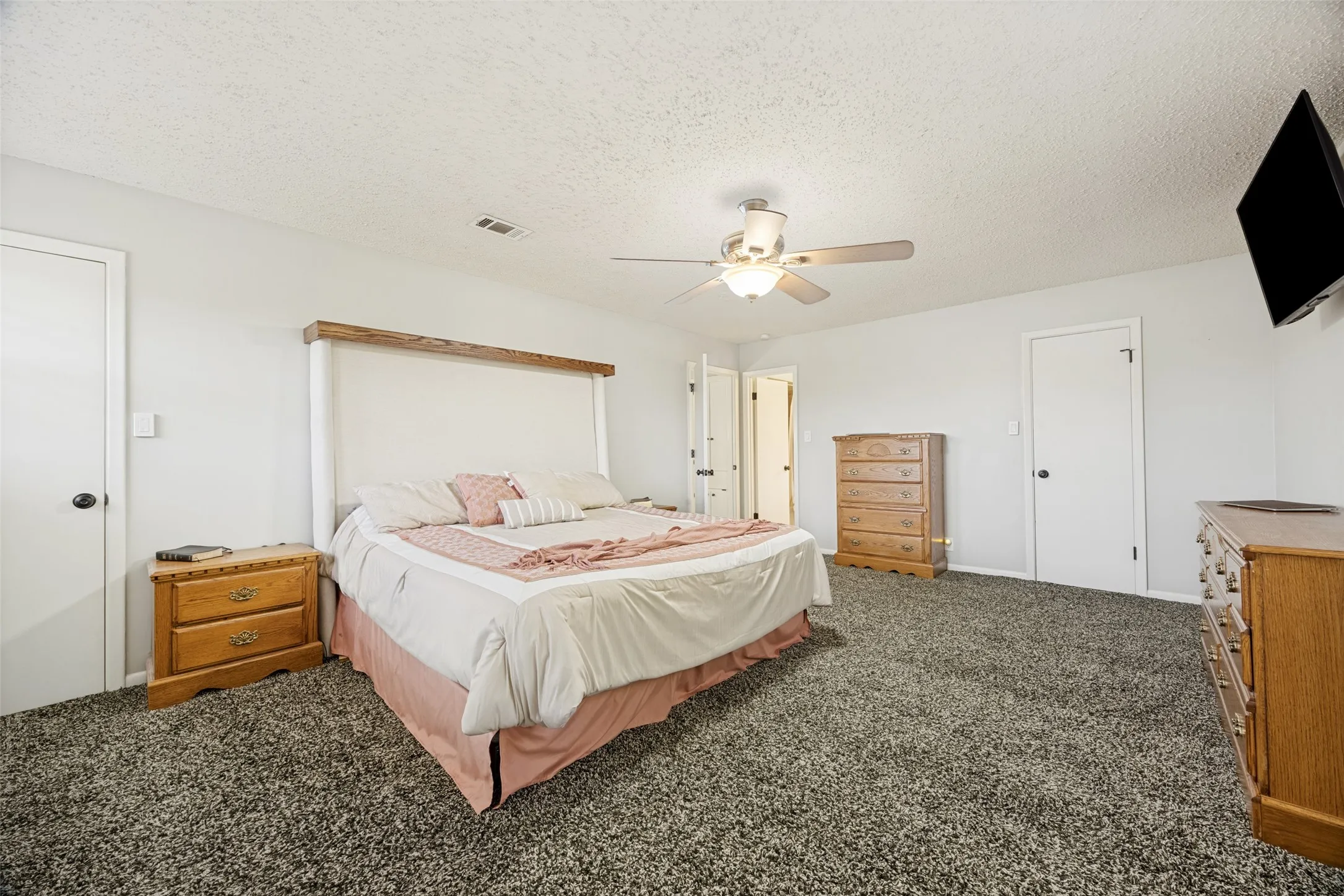 Single Family Residence For Sale in Grayson County , 1510 W Mcgee Street, Sherman, Texas 75092, 4 Bedroom, 3 Bathroom, 2 Garage spaces, 1,996 Sqft, built in 1963, mls#21282647, Real Estate Agent in Sherman, Homes For Sale in Grayson county, Homes For Sale in Sherman, Realtor in Sherman Texas, Real Estate Brokerage Independent Realty Texas, Luminita Cordes Realtor