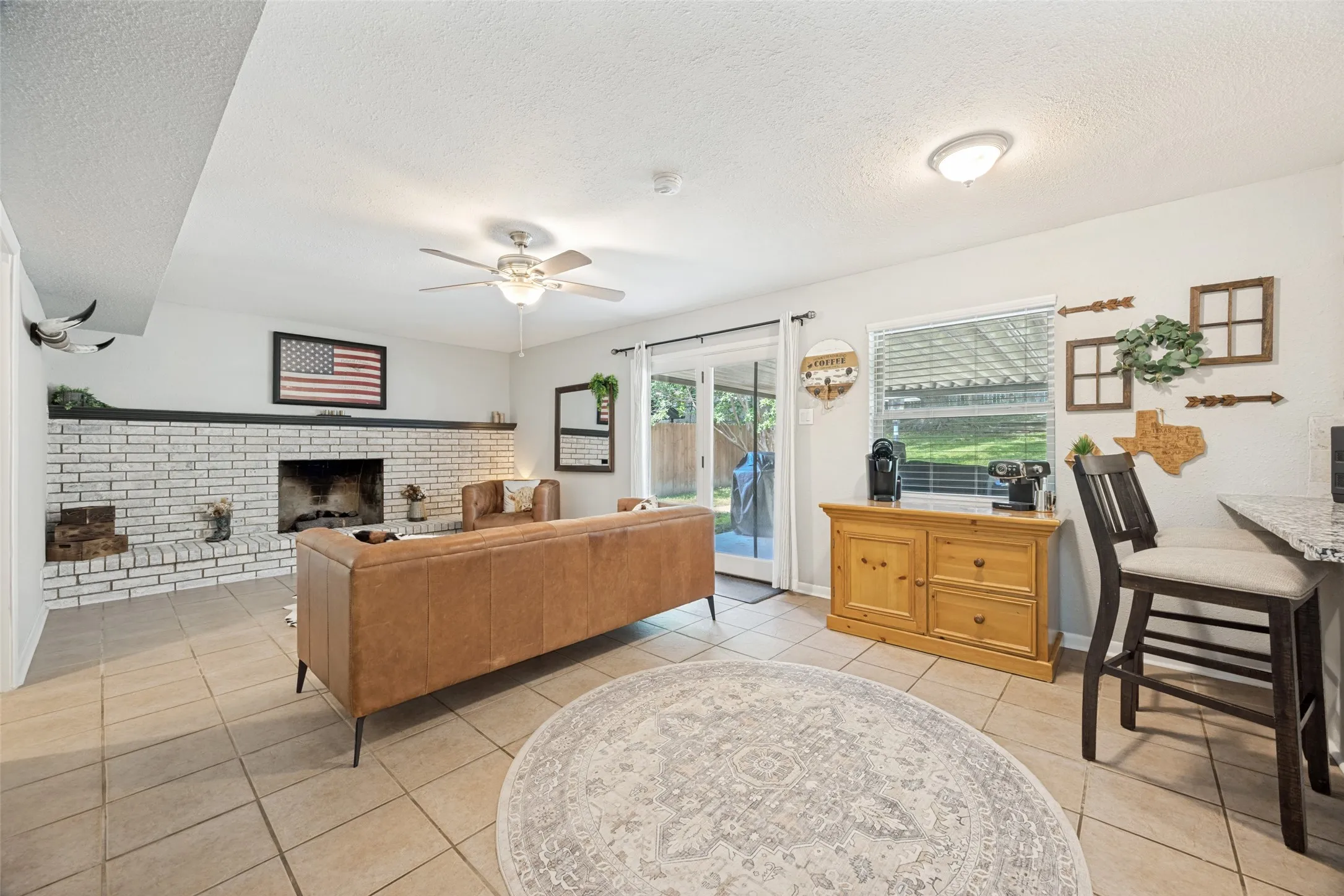 Single Family Residence For Sale in Grayson County , 1510 W Mcgee Street, Sherman, Texas 75092, 4 Bedroom, 3 Bathroom, 2 Garage spaces, 1,996 Sqft, built in 1963, mls#21282647, Real Estate Agent in Sherman, Homes For Sale in Grayson county, Homes For Sale in Sherman, Realtor in Sherman Texas, Real Estate Brokerage Independent Realty Texas, Luminita Cordes Realtor