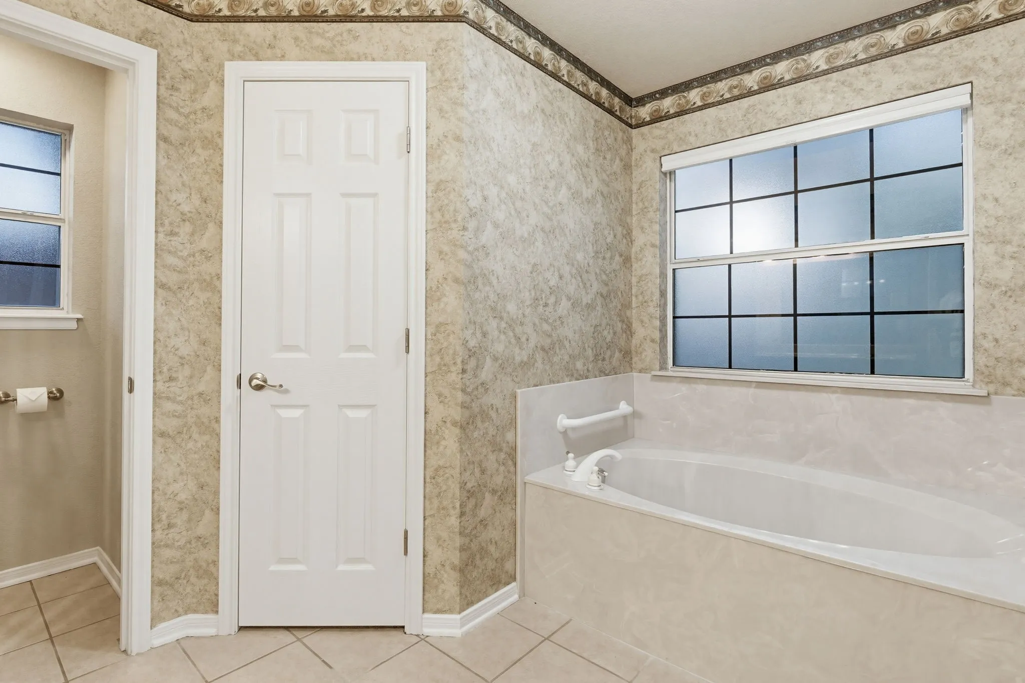 Built-in soaking tub with surrounding tilework