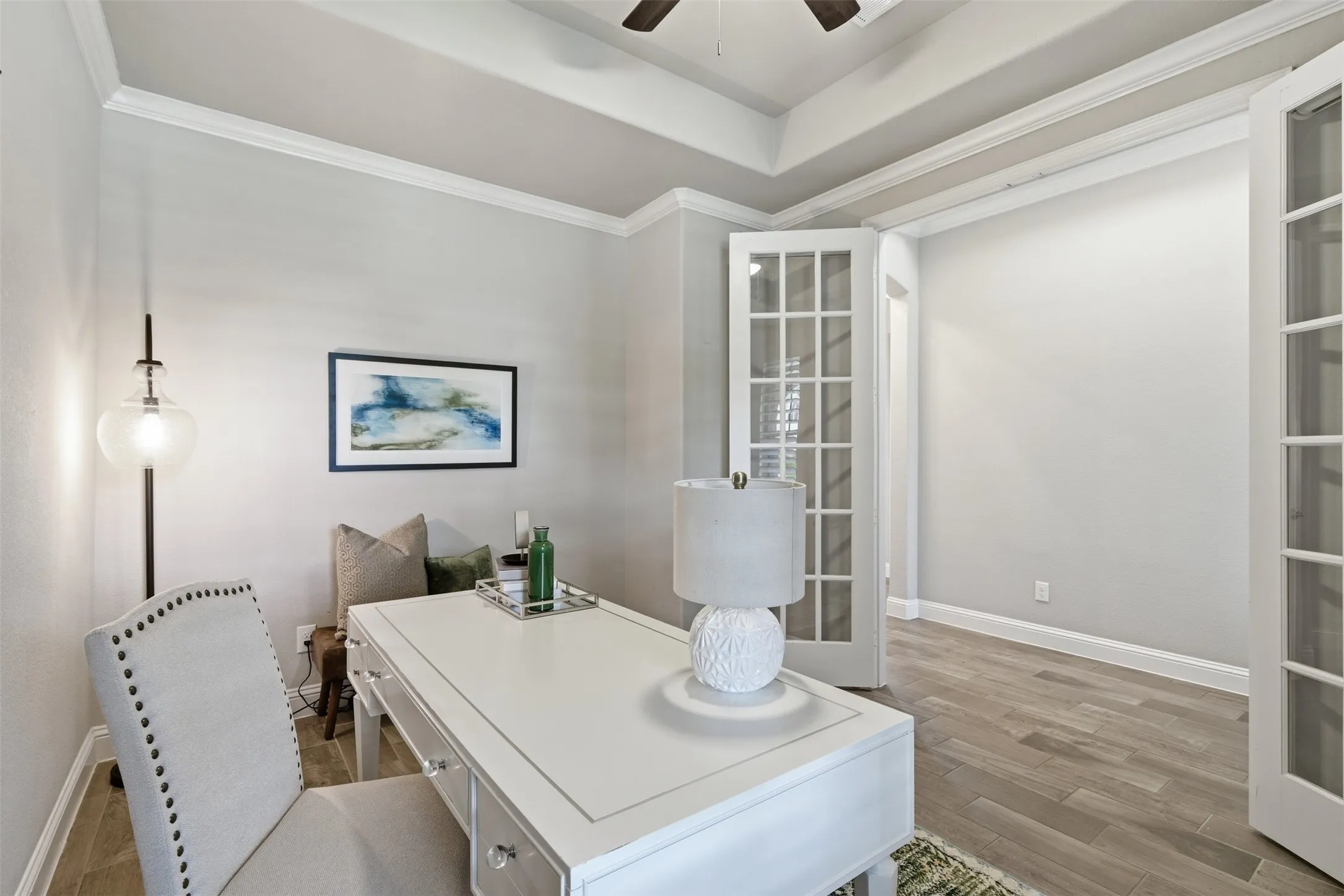 Tray ceiling with crown molding