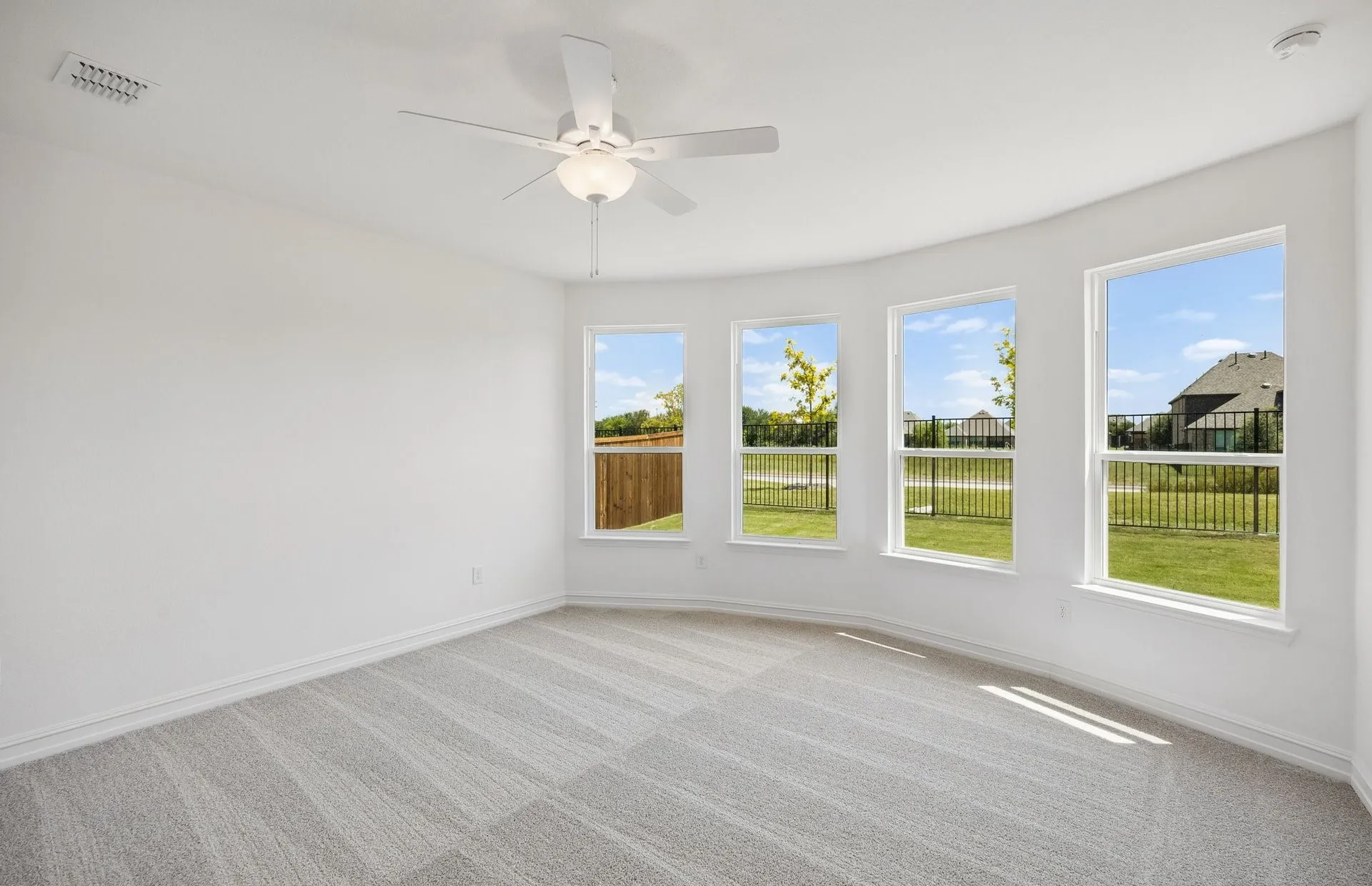 Owner's suite with bay window