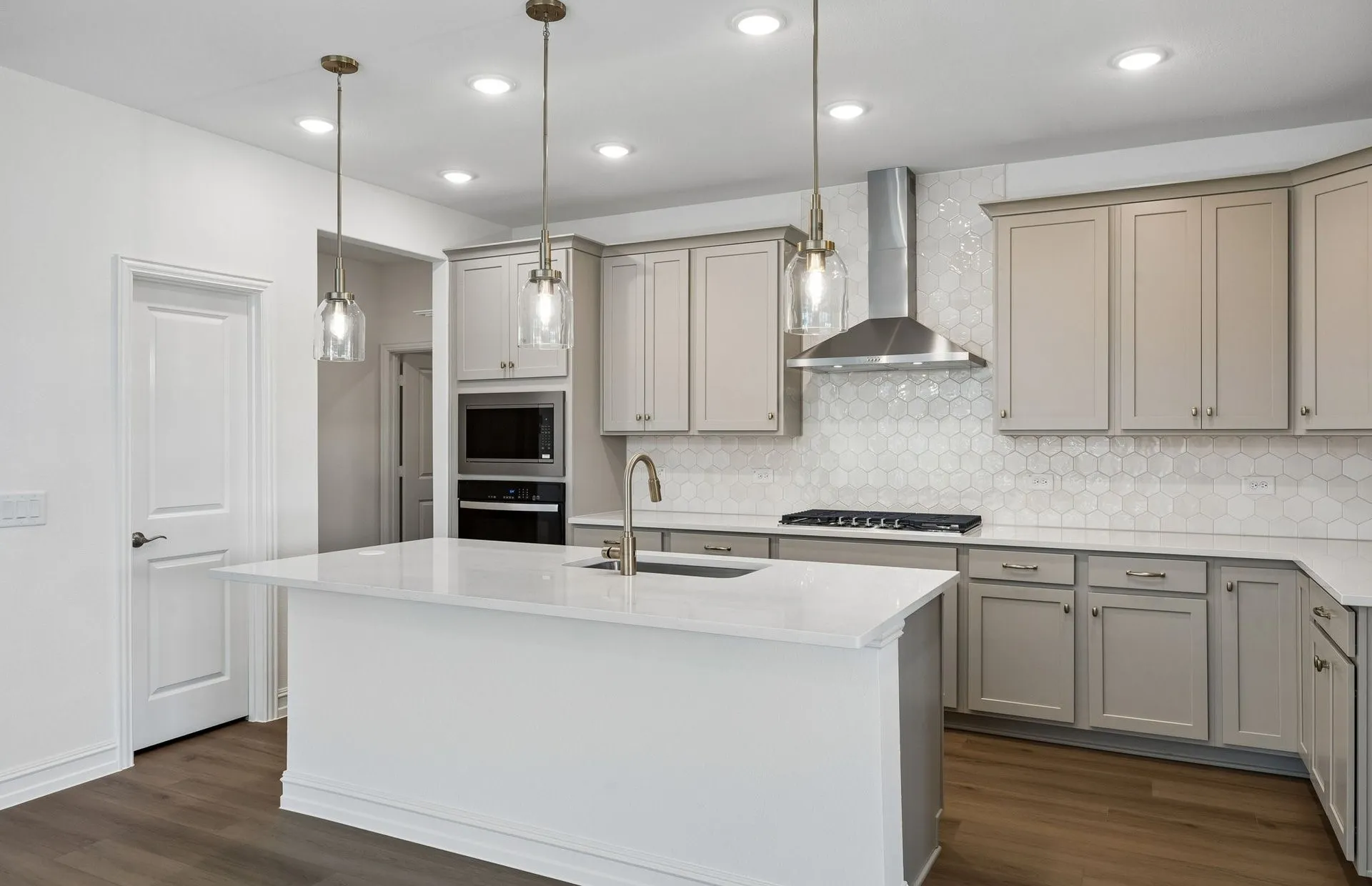 Eat-in kitchen island