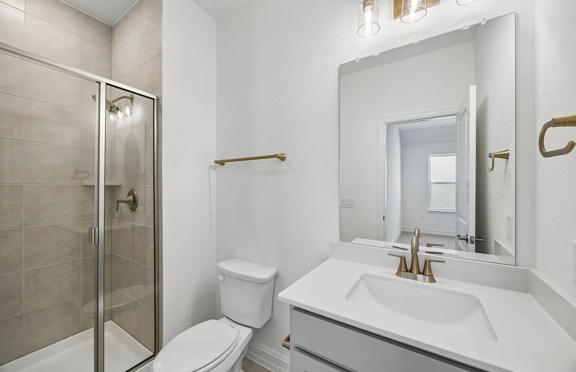 Spacious secondary bathroom