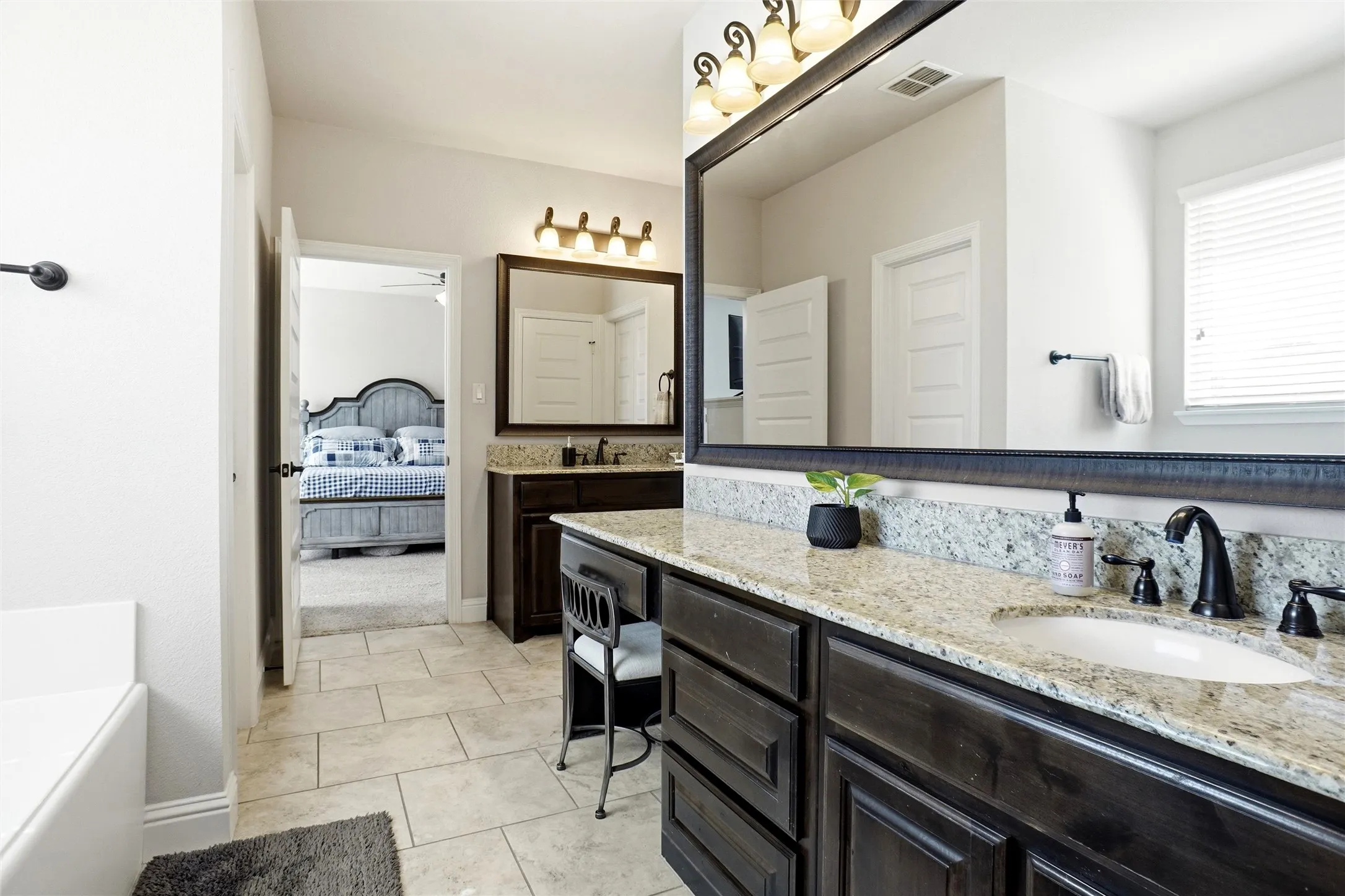 Single Family Residence For Sale in Parker County , 481 Addison Drive, Weatherford, Texas 76087, 4 Bedroom, 3 Bathroom, 3 Garage spaces, 2,913 Sqft, built in 2015, mls#21272163, Real Estate Agent in Weatherford, Homes For Sale in Parker county, Homes For Sale in Weatherford, Realtor in Weatherford Texas, Real Estate Brokerage Independent Realty Texas, Luminita Cordes Realtor
