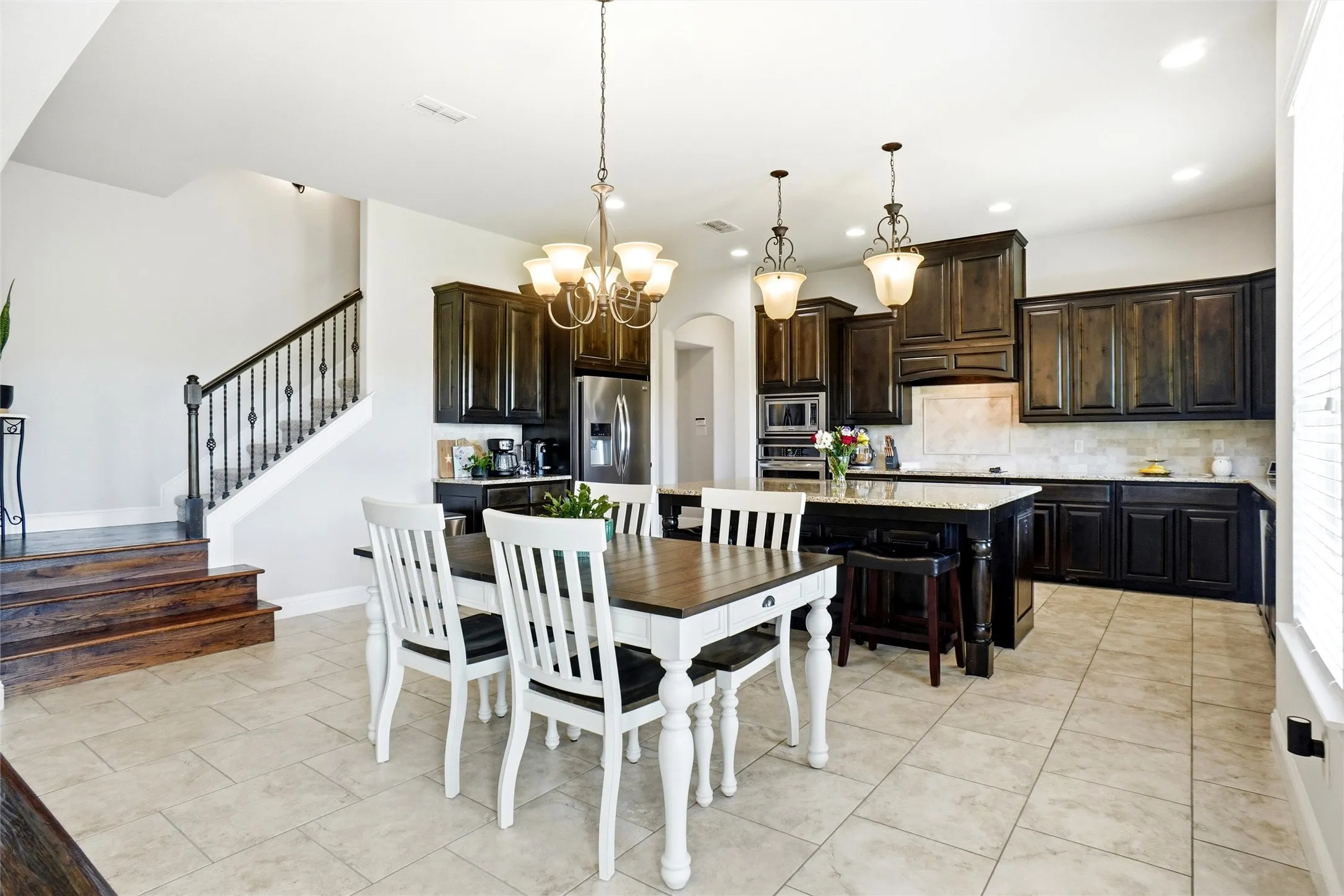 Single Family Residence For Sale in Parker County , 481 Addison Drive, Weatherford, Texas 76087, 4 Bedroom, 3 Bathroom, 3 Garage spaces, 2,913 Sqft, built in 2015, mls#21272163, Real Estate Agent in Weatherford, Homes For Sale in Parker county, Homes For Sale in Weatherford, Realtor in Weatherford Texas, Real Estate Brokerage Independent Realty Texas, Luminita Cordes Realtor
