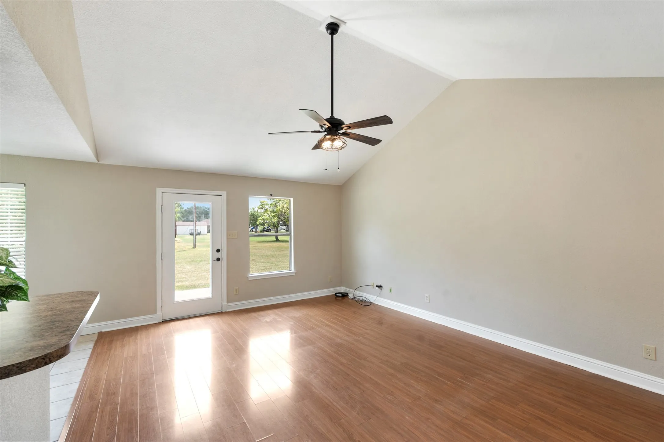 Single Family Residence For Sale in Henderson County , 125 Meadow Heath Drive, Gun Barrel City, Texas 75156, 3 Bedroom, 2 Bathroom, 2 Garage spaces, 1,363 Sqft, built in 2005, mls#21282172, Real Estate Agent in Gun Barrel City, Homes For Sale in Henderson county, Homes For Sale in Gun Barrel City, Realtor in Gun Barrel City Texas, Real Estate Brokerage Independent Realty Texas, Luminita Cordes Realtor