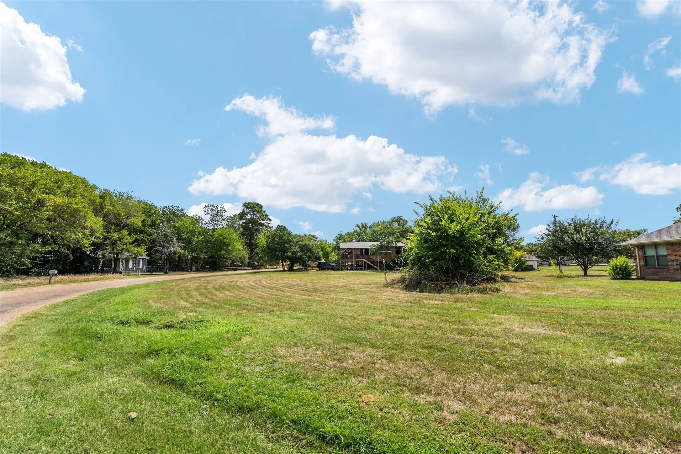 Single Family Residence For Sale in Henderson County , 125 Meadow Heath Drive, Gun Barrel City, Texas 75156, 3 Bedroom, 2 Bathroom, 2 Garage spaces, 1,363 Sqft, built in 2005, mls#21282172, Real Estate Agent in Gun Barrel City, Homes For Sale in Henderson county, Homes For Sale in Gun Barrel City, Realtor in Gun Barrel City Texas, Real Estate Brokerage Independent Realty Texas, Luminita Cordes Realtor